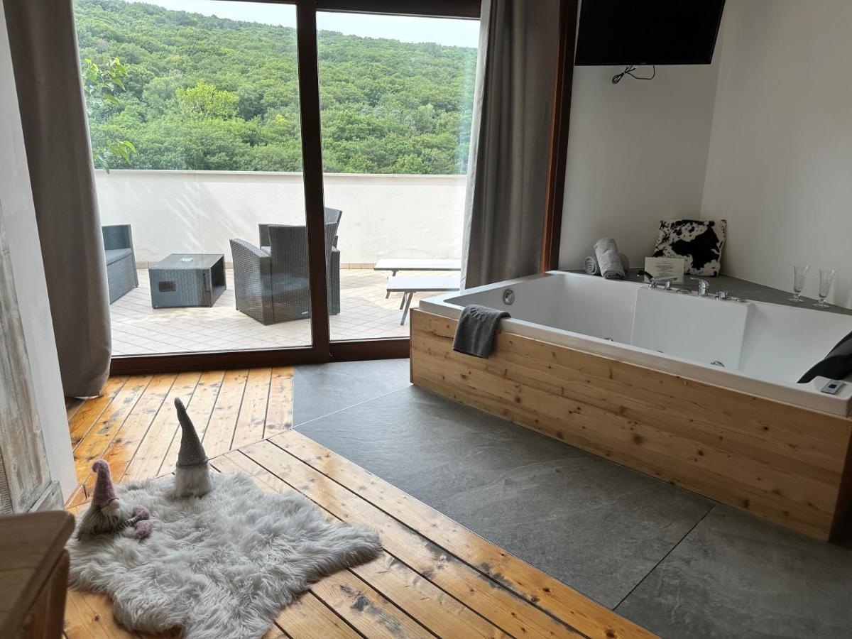 Queen Room Spa Bath