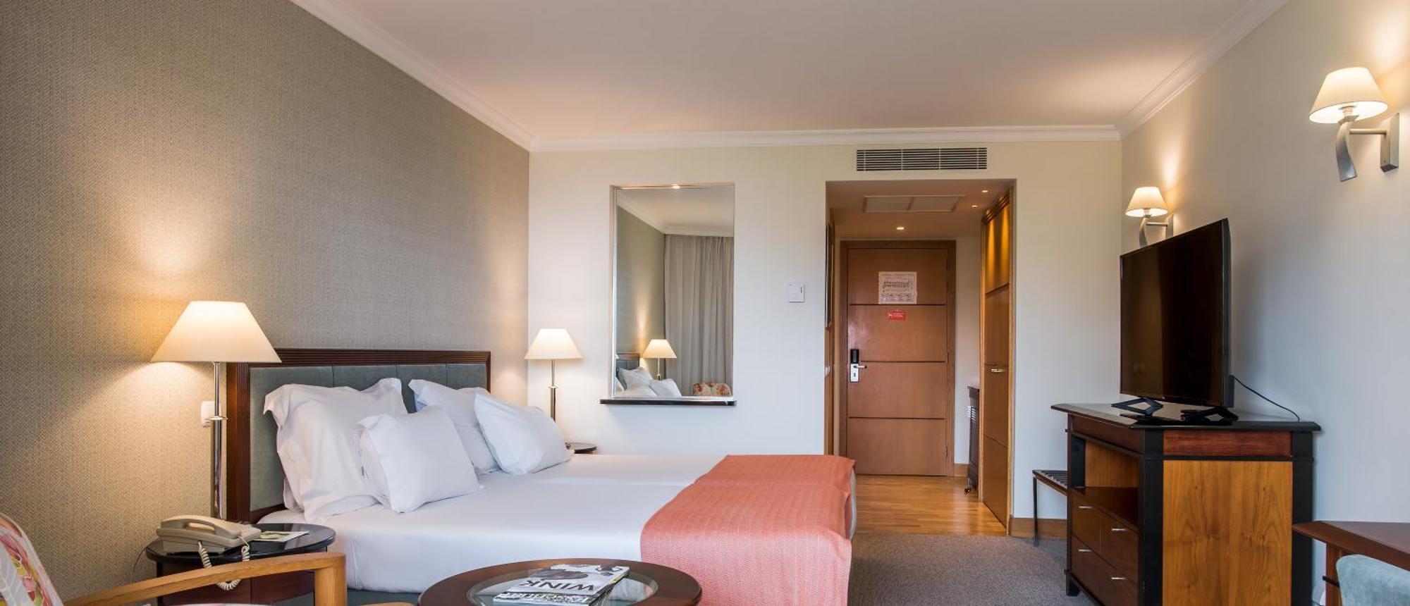 Twin Room,1433060476:JPEG