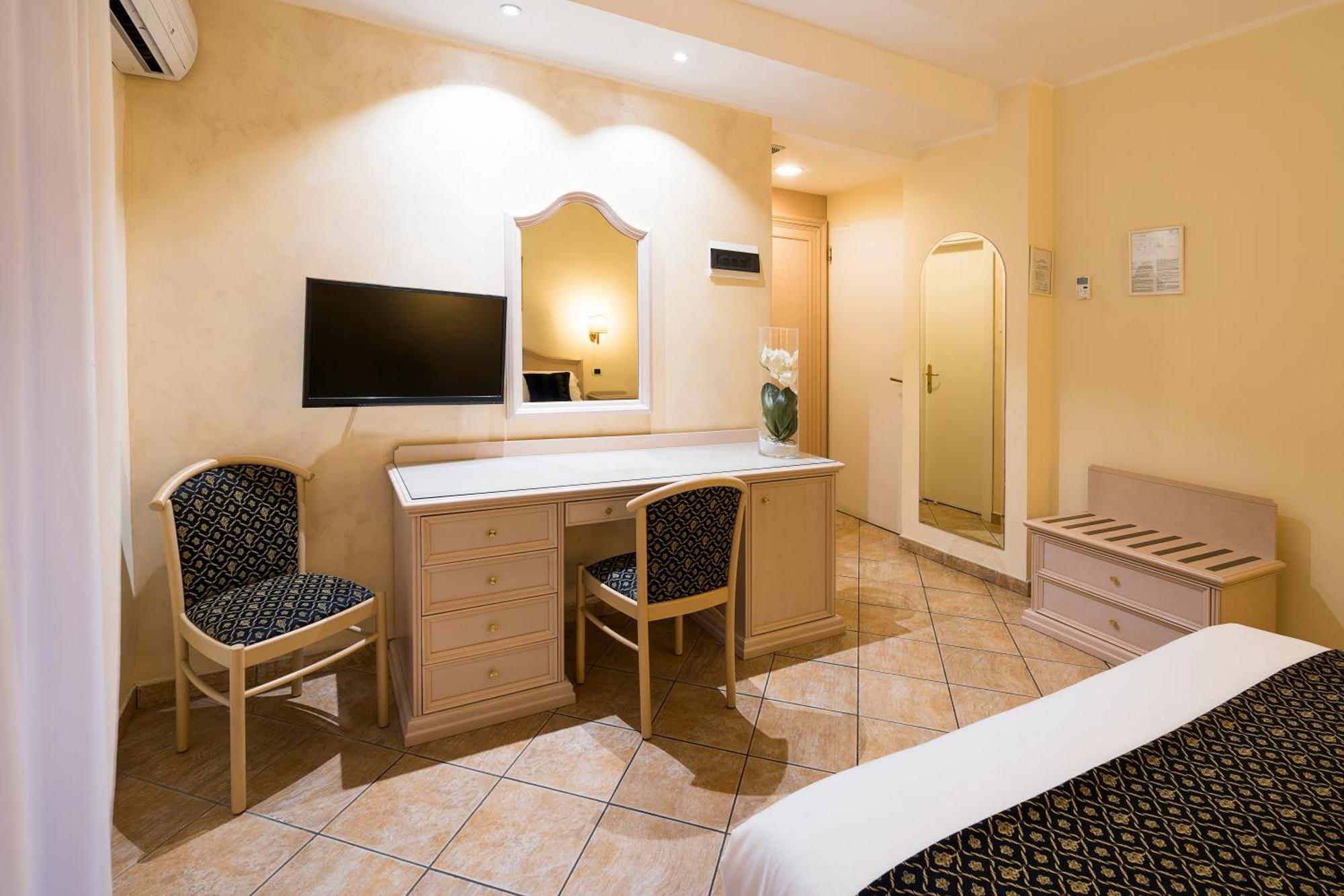 Double or Twin Room Balcony