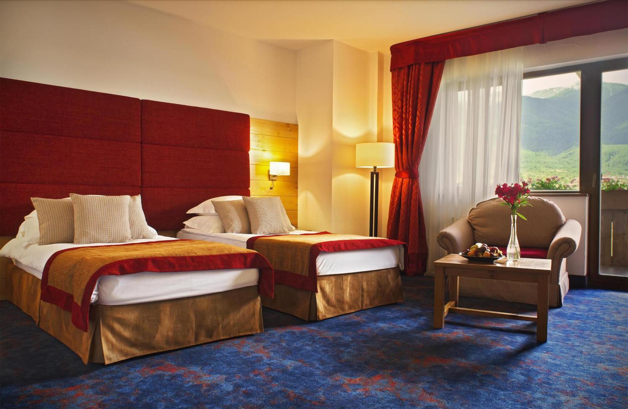 Deluxe Room Town View Twin Beds