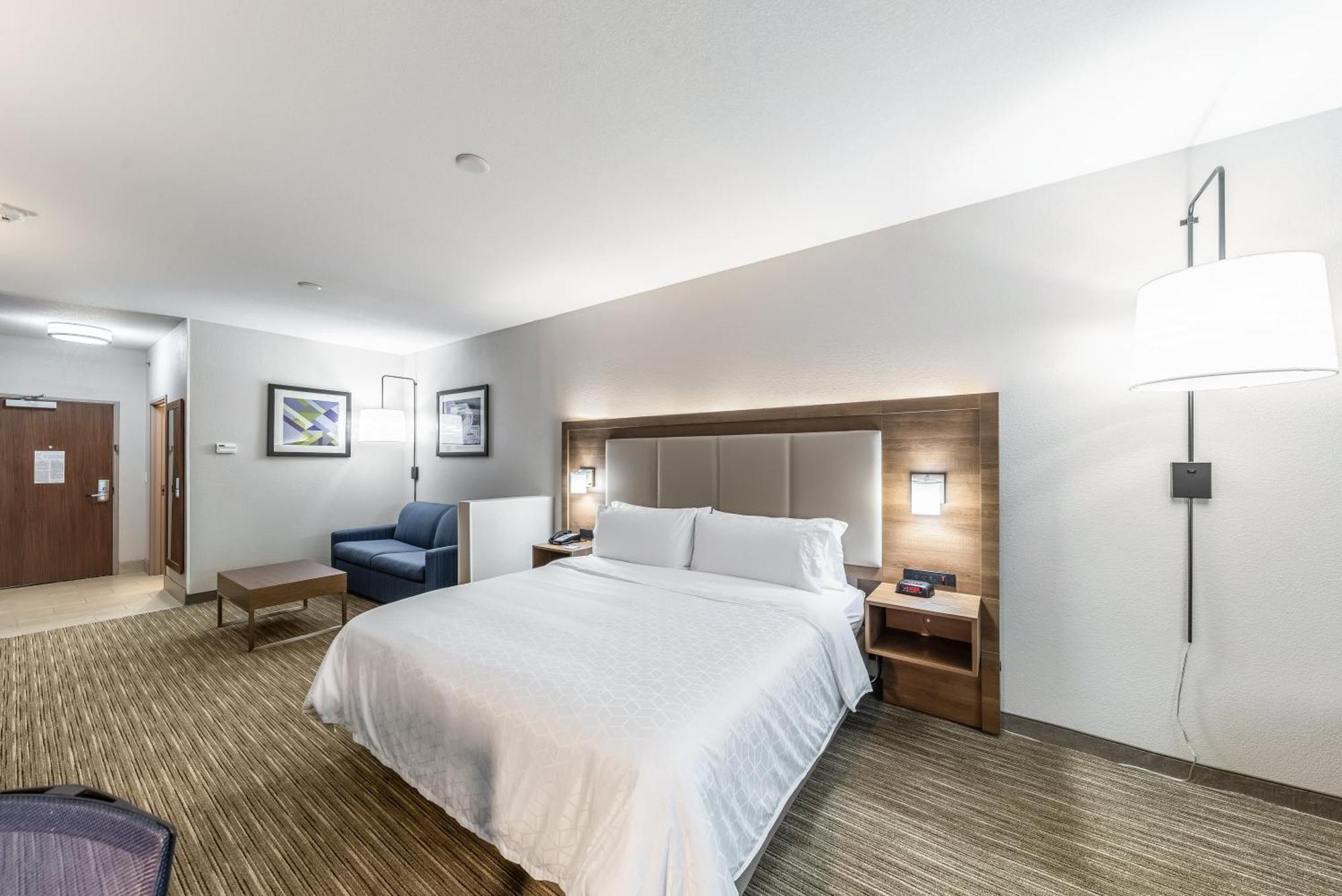 Queen Suite with Two Queen Beds