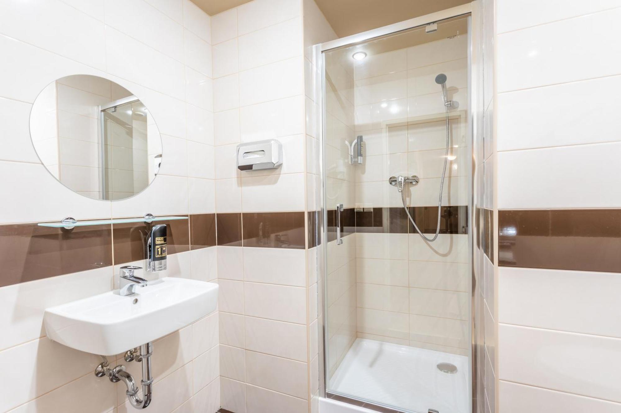 Superior Double Room with Extra Bed and Air-Conditioning,1437624904:JPEG