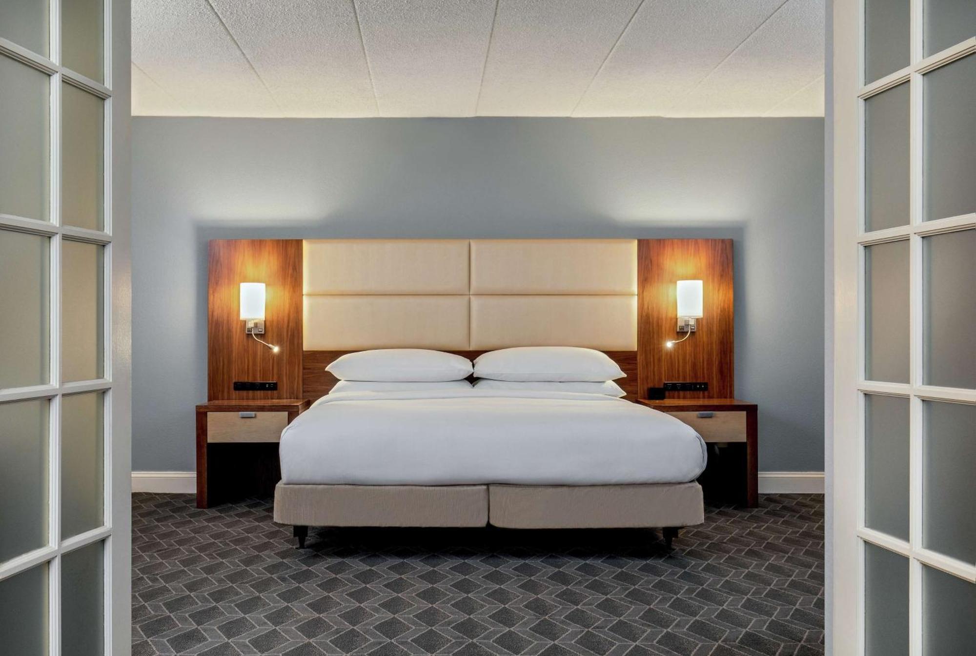 One-Bedroom King Suite with Sofa Bed - Non-Smoking