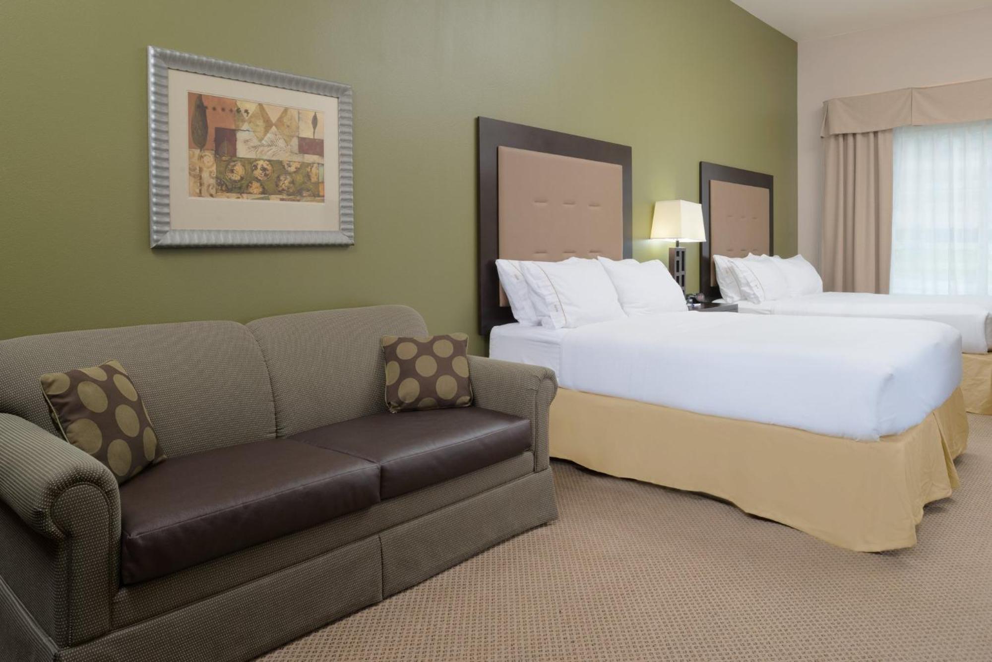 One-Bedroom Queen Suite