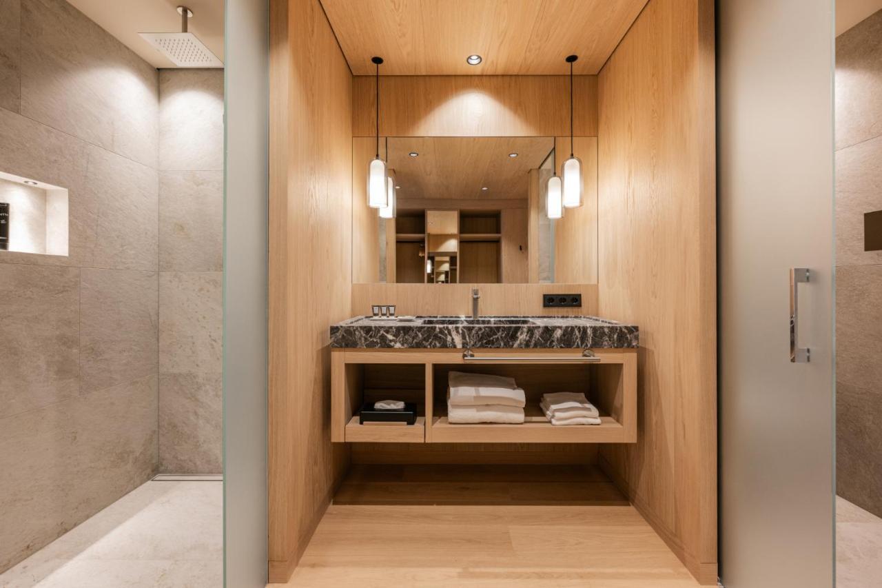 Deluxe Double Room with Balcony,1498512817:JPEG