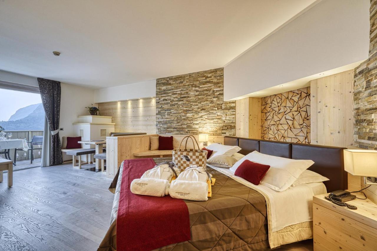 Junior Suite con Balcone e Vista Lago - A