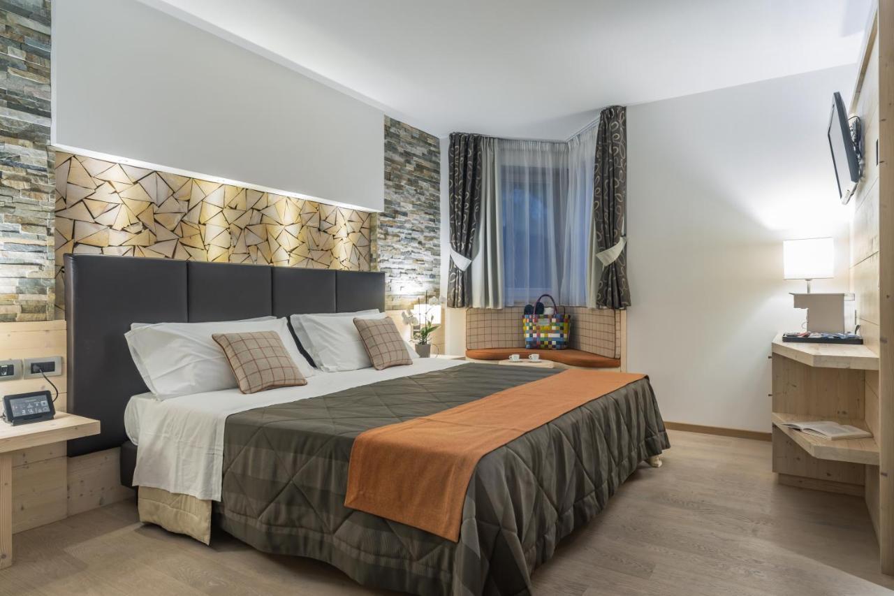 Suite con Balcone e Vista Lago