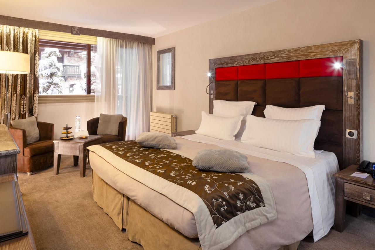 Quarto com Cama de Casal ou 2 de Solteiro
