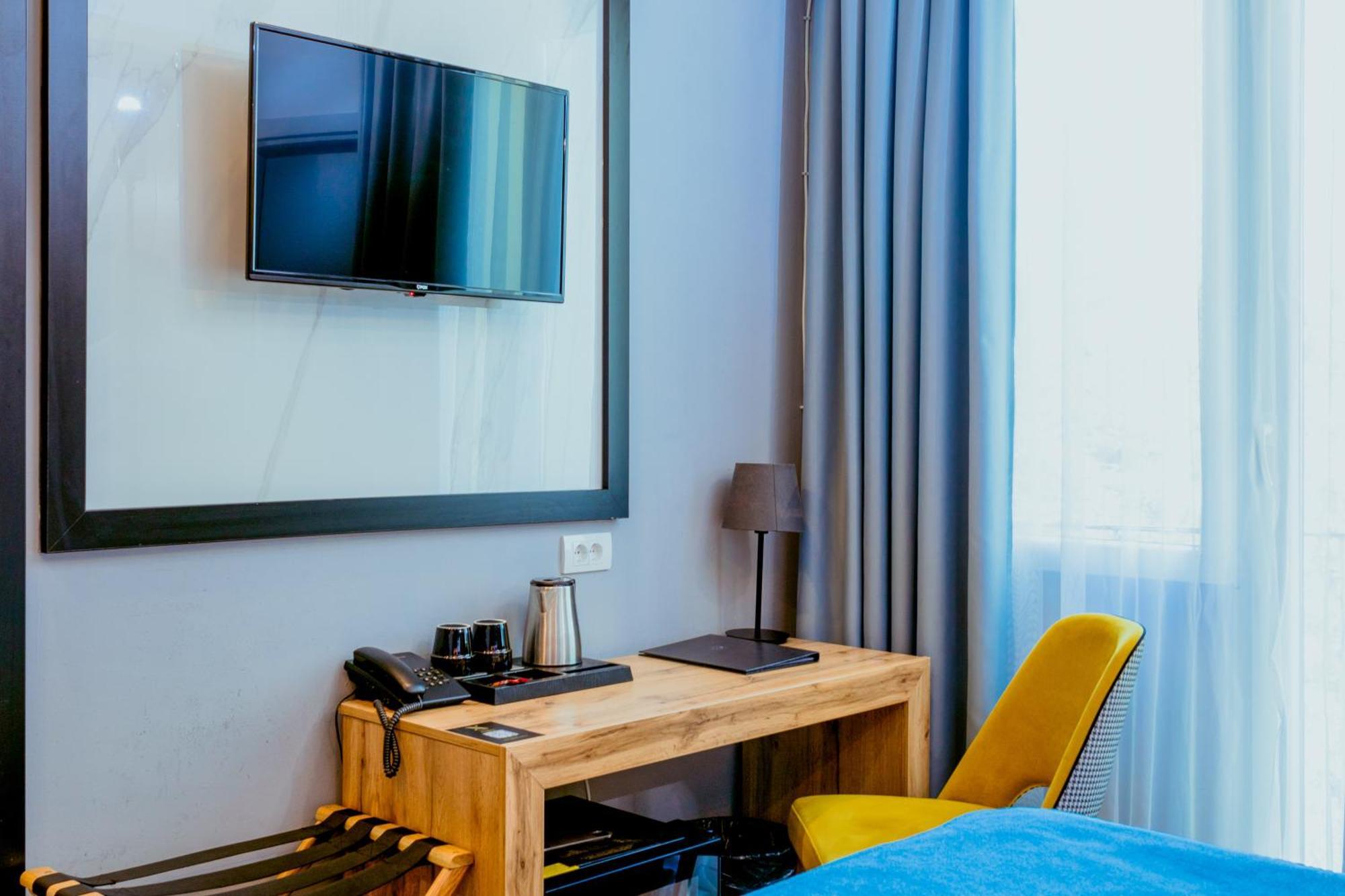 Standard Queen Room