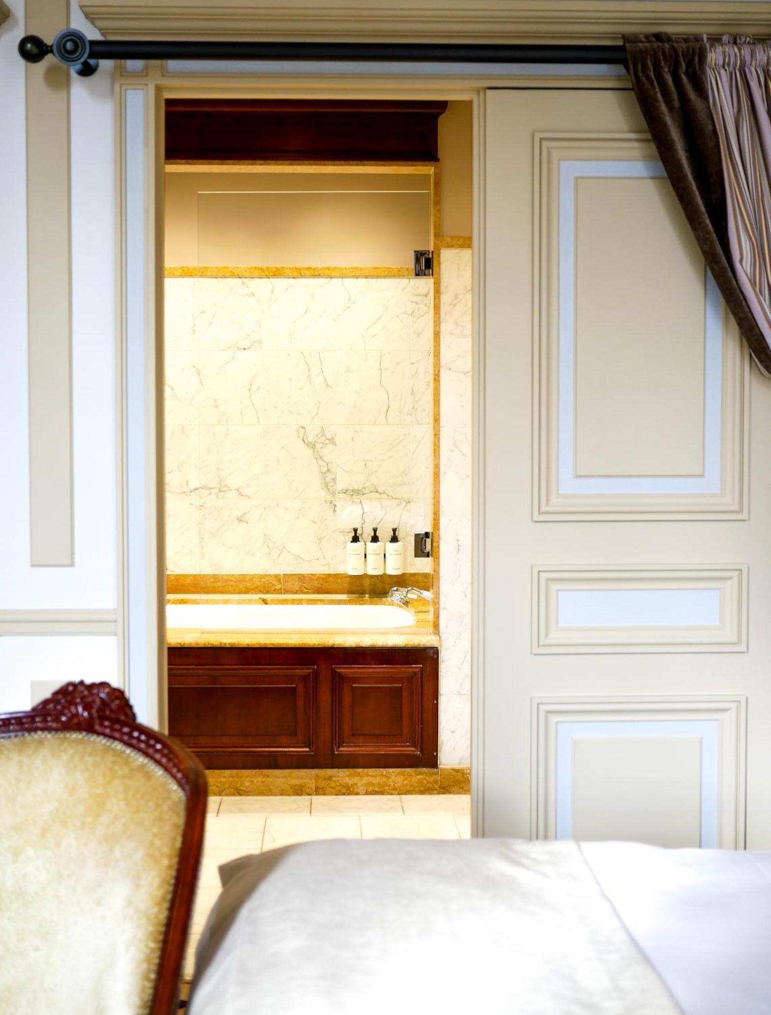 Junior King Suite