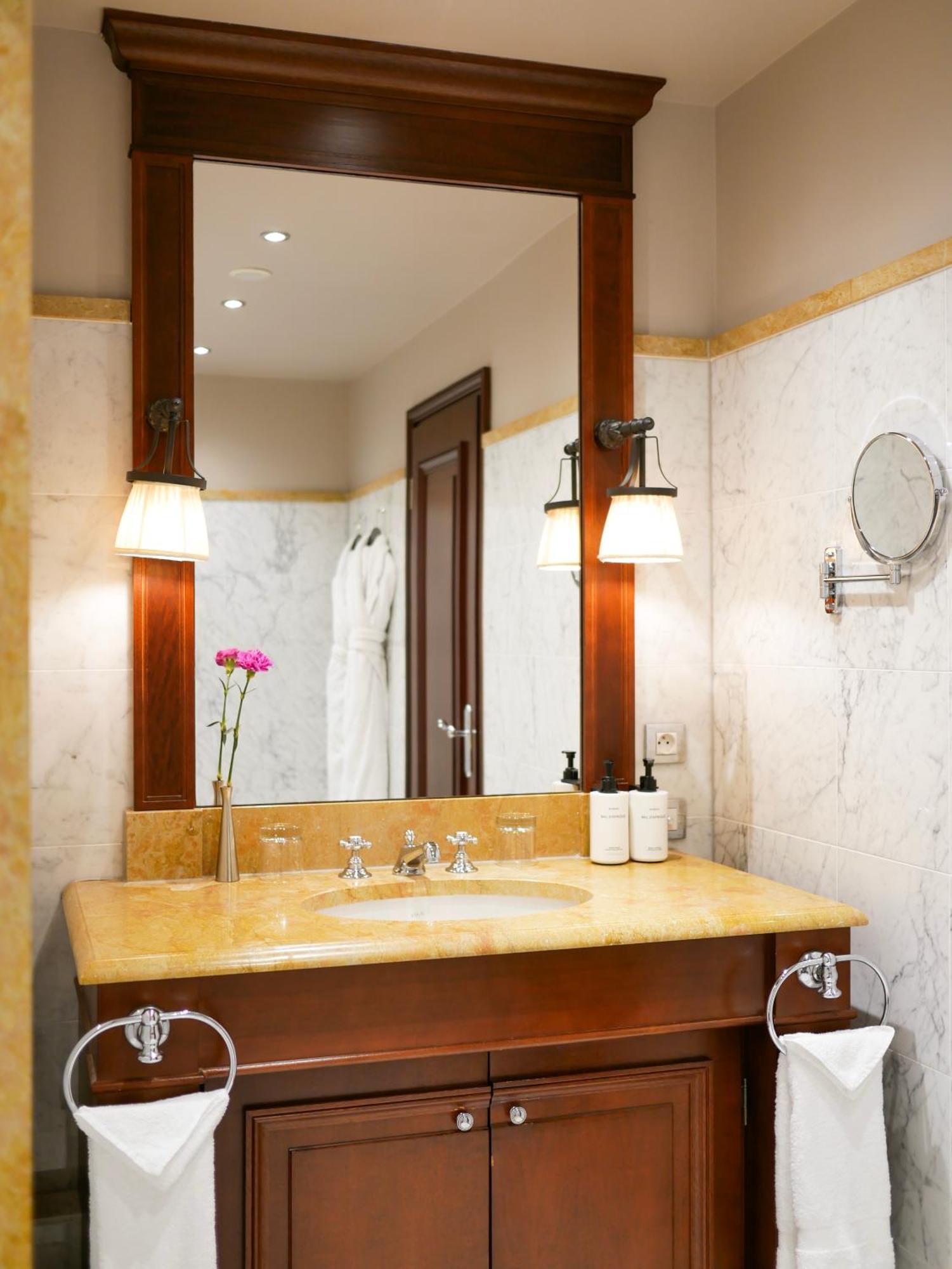Junior King Suite