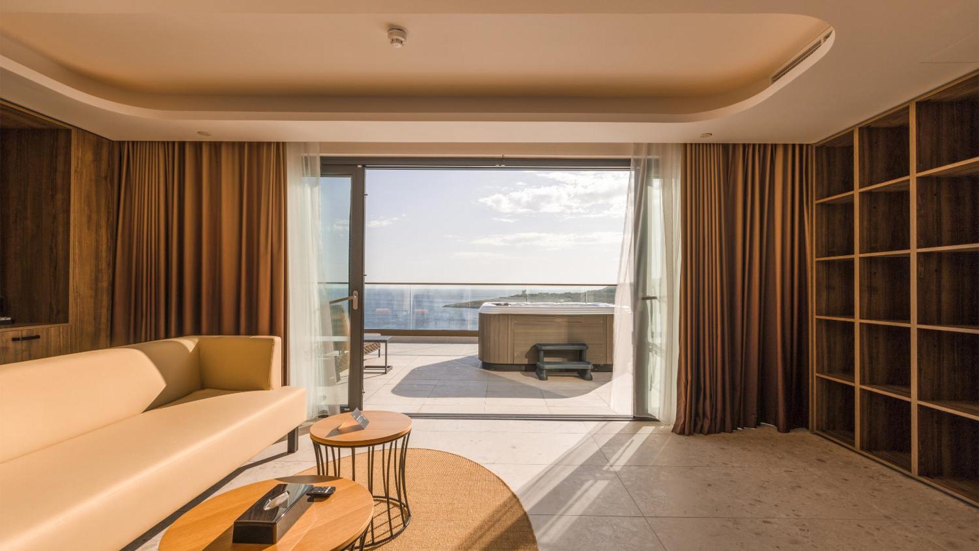 Deluxe Suite mit Meerblick und Whirlpool