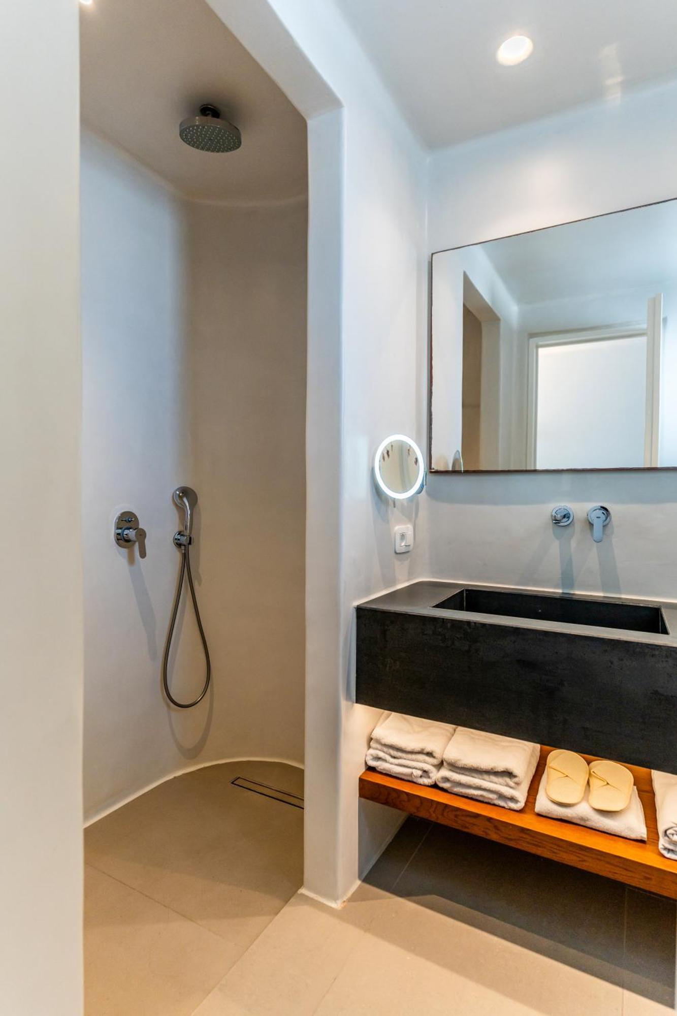 Double Room,1533366817:JPEG
