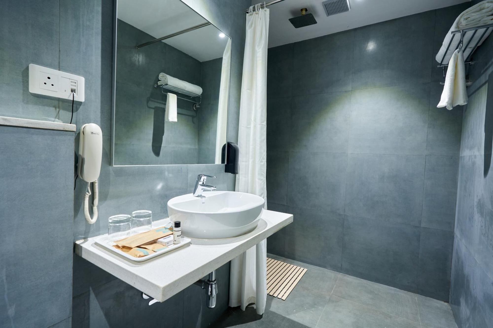 Day Use Room (9am to 5pm) Same Day Check-out