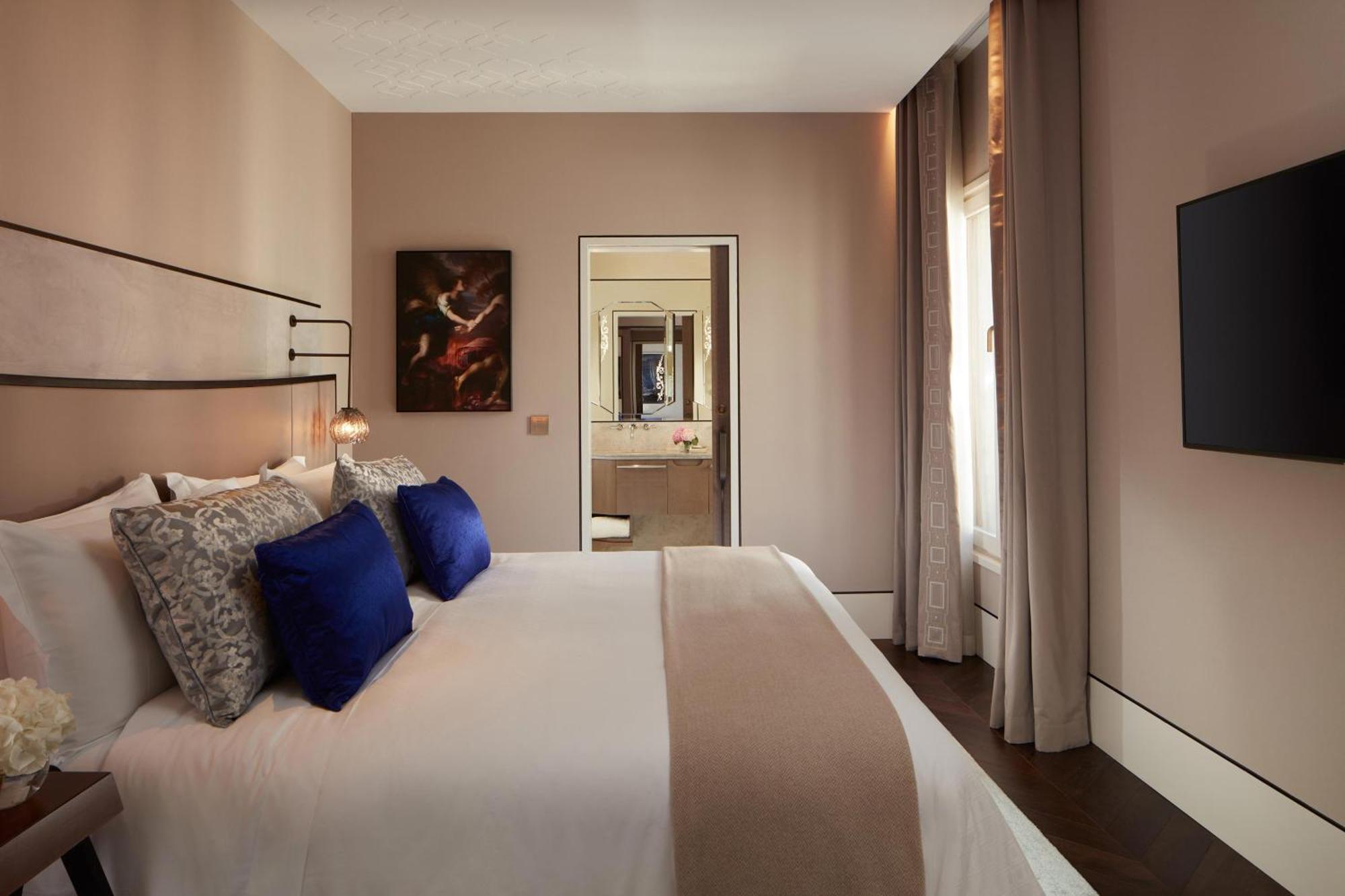 One-Bedroom King Suite with City View