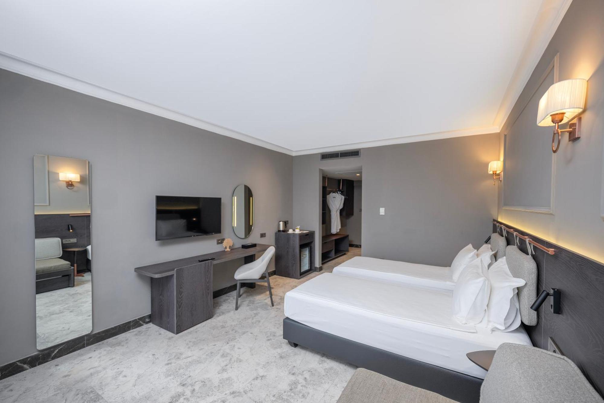 Superior Room with Sea View,1541967124:JPEG