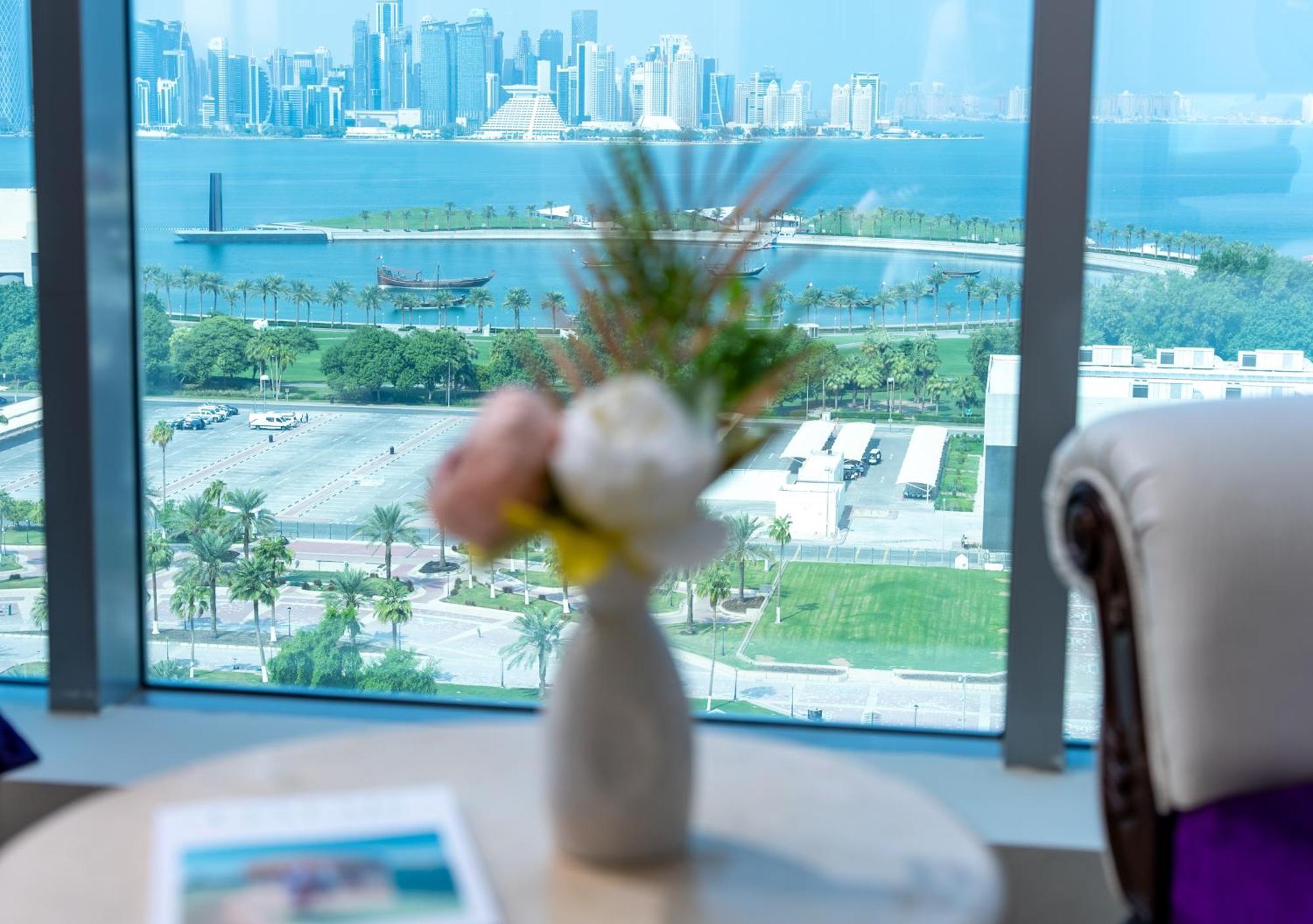 Deluxe King Room Corniche View