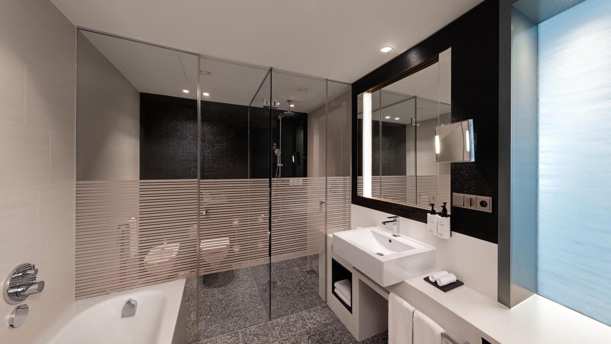Premium King Room City View High Floor,1542551395:JPEG