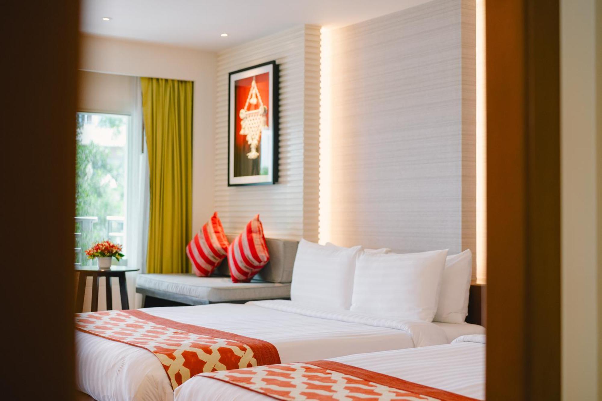 Premier Deluxe 2 Adult 2 Child - Pool View 1 Queen 1 Single