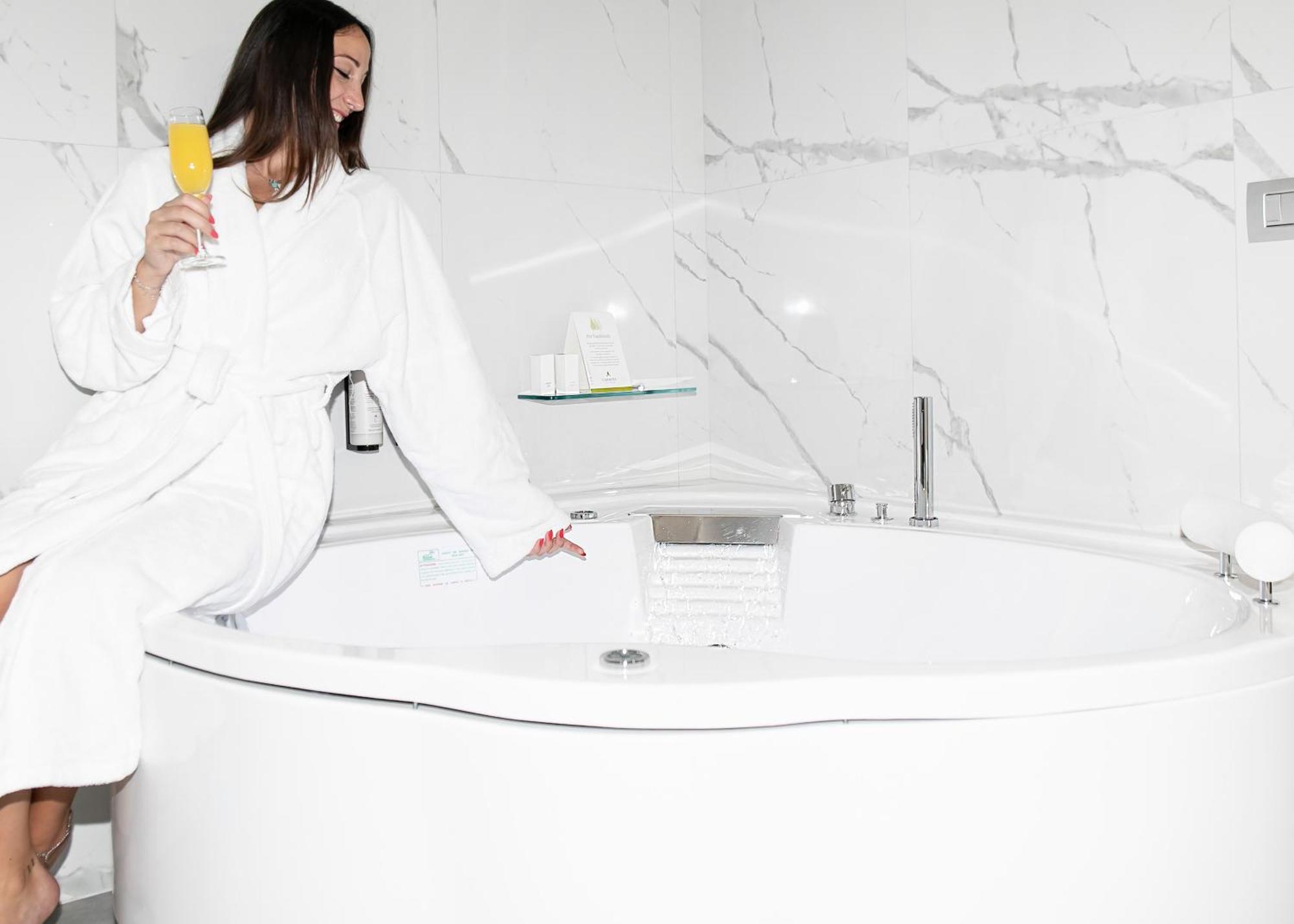 Suite Spa Bath