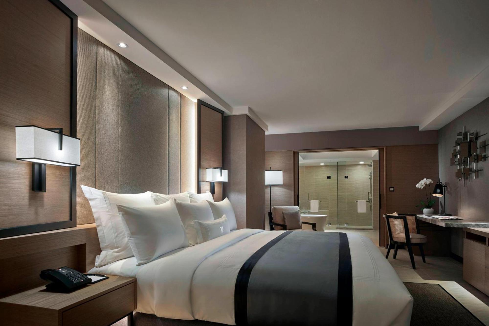 Cabana Poolside King Room