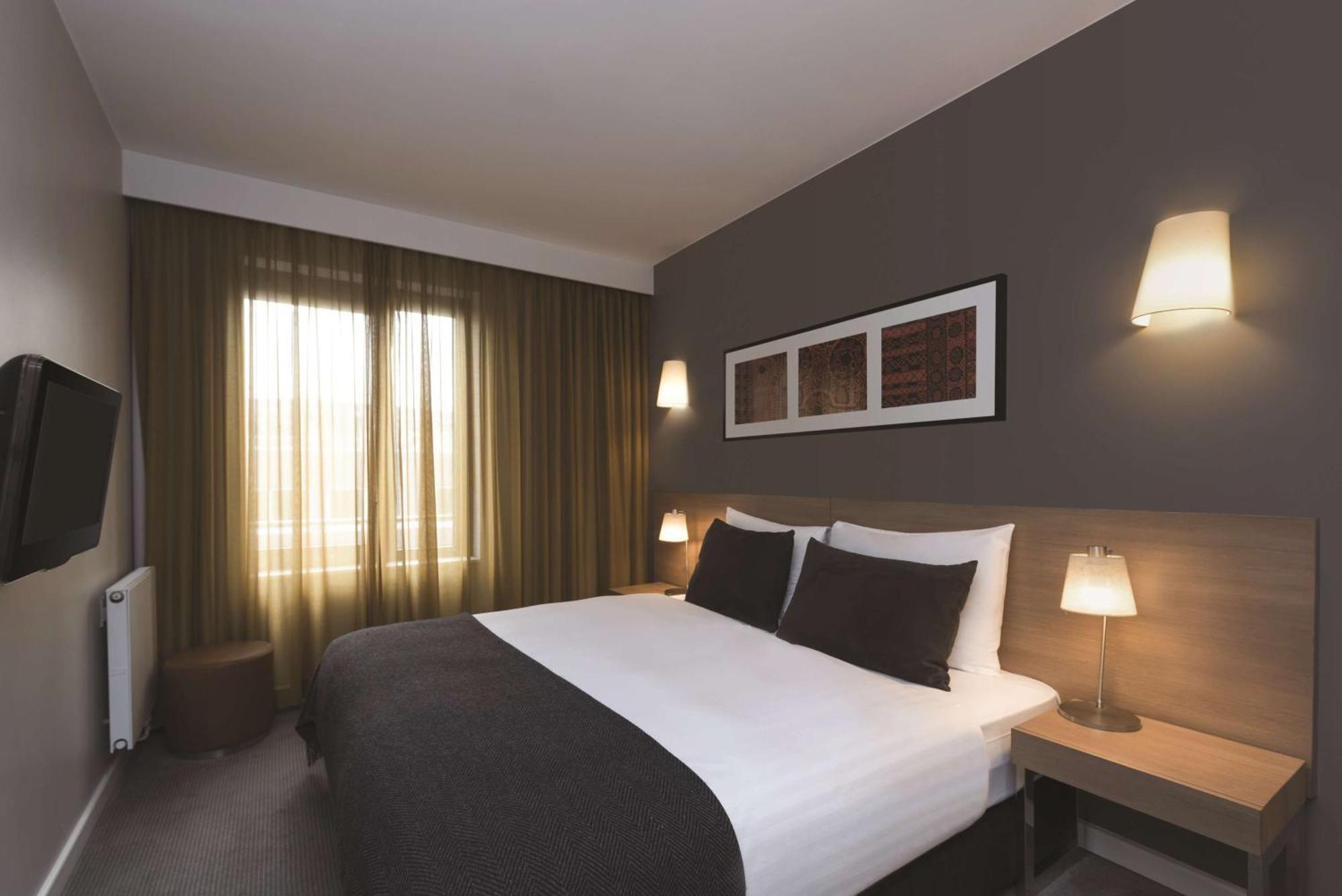 Three-Bedroom Interconnecting Apartment