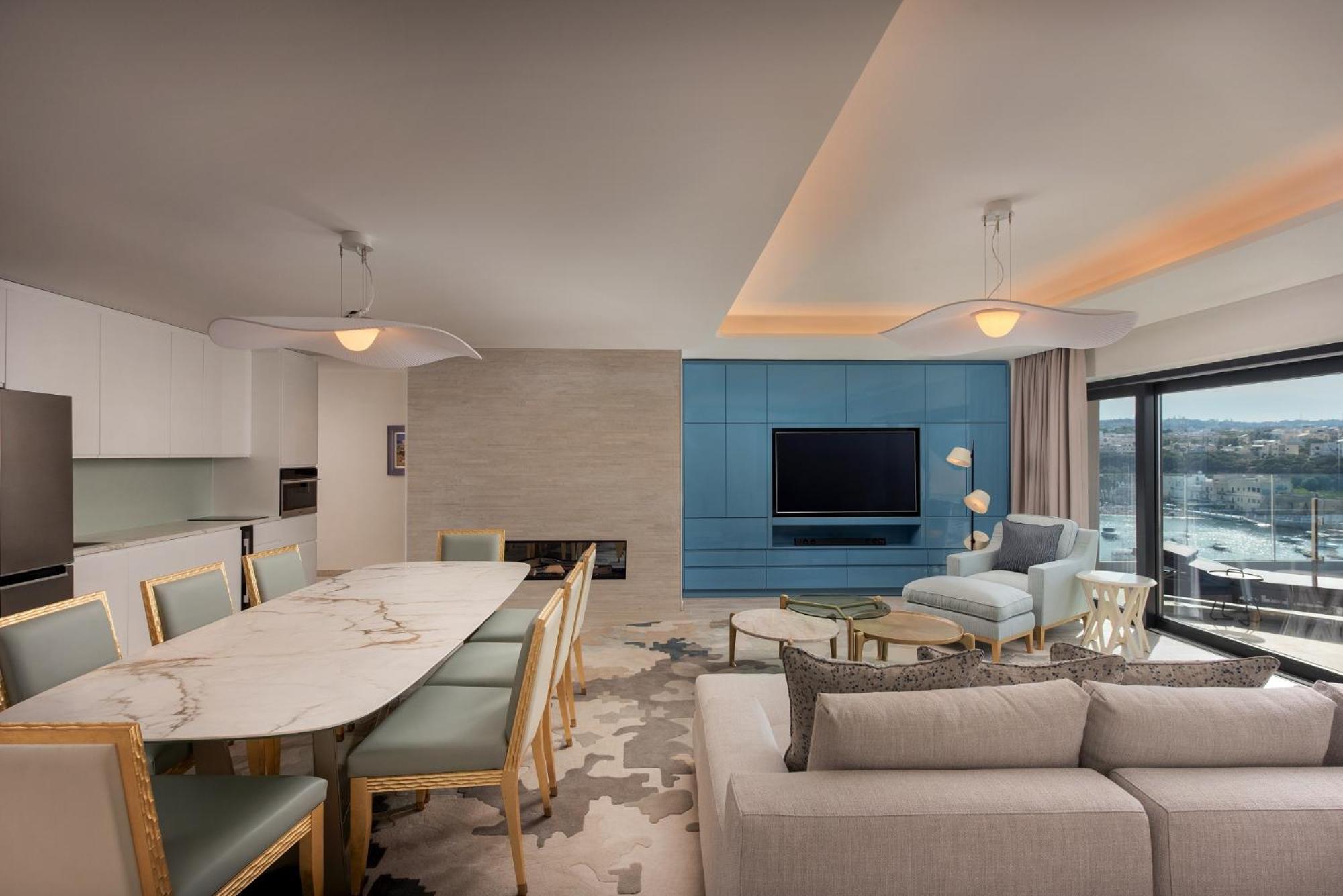 Presidentiële Penthousesuite met 3 Slaapkamers en Uitzicht op Zee