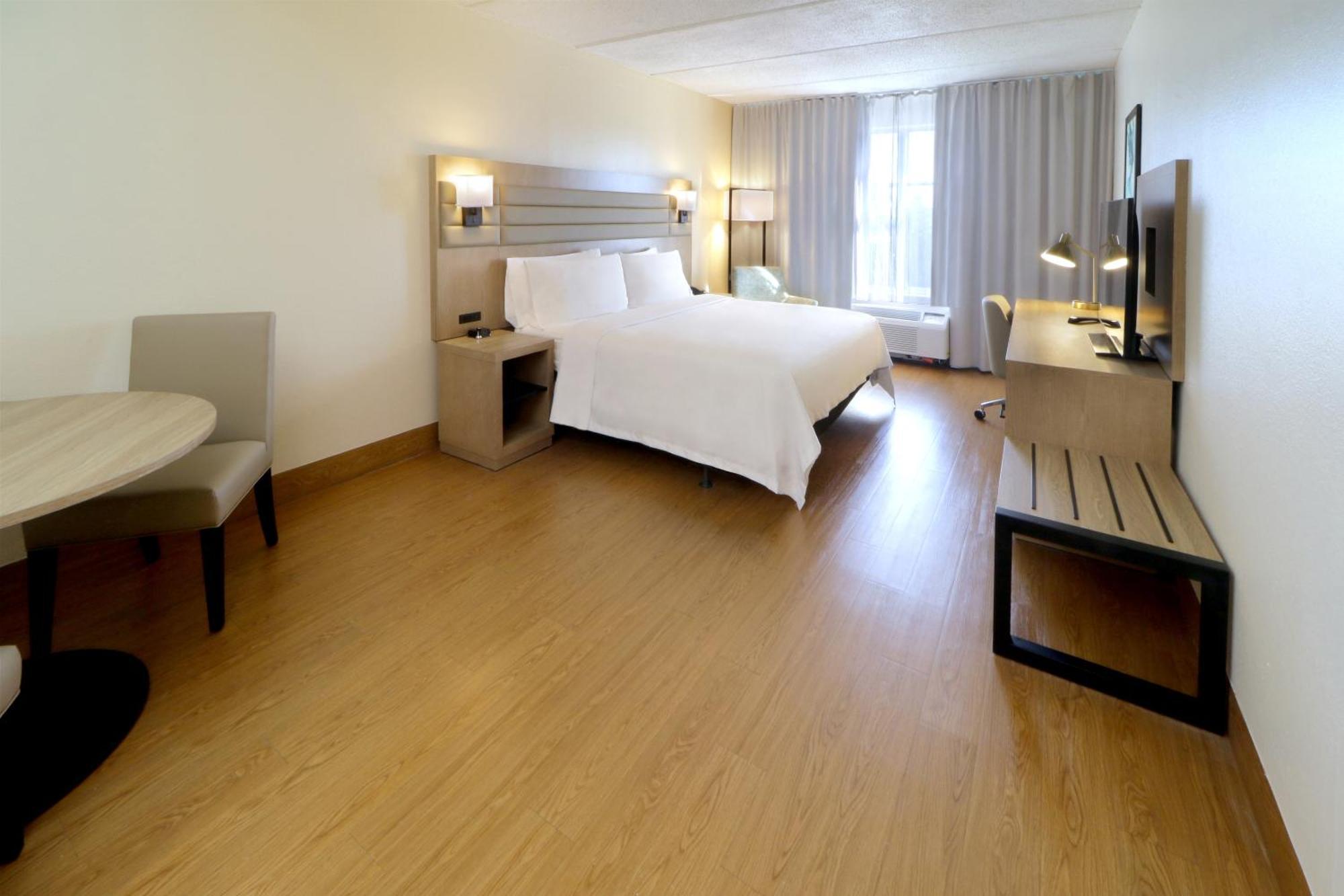 Deluxe King Room Non-Smoking,1550392423:JPEG