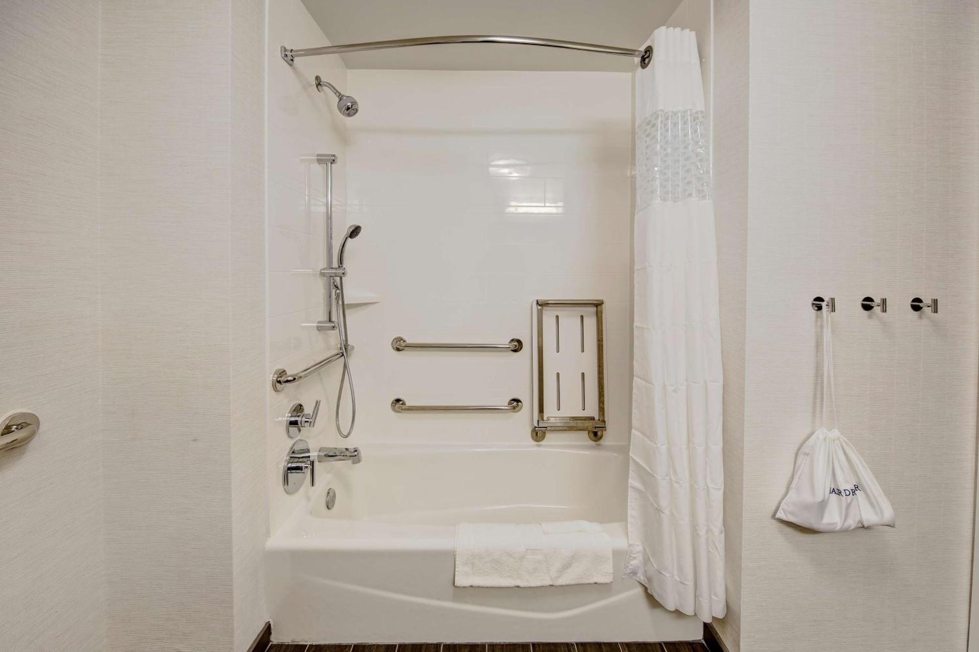 Queen Room with Two Queen Beds (4 Adults),1551621487:JPEG