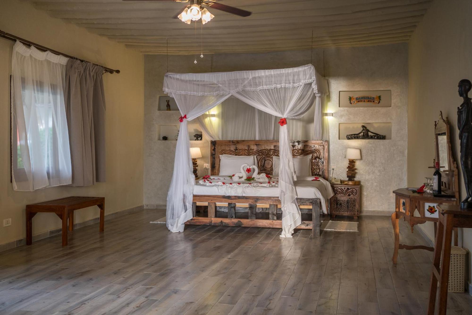 Suite mit Kingsize-Bett, Meerblick und eigenem Pool