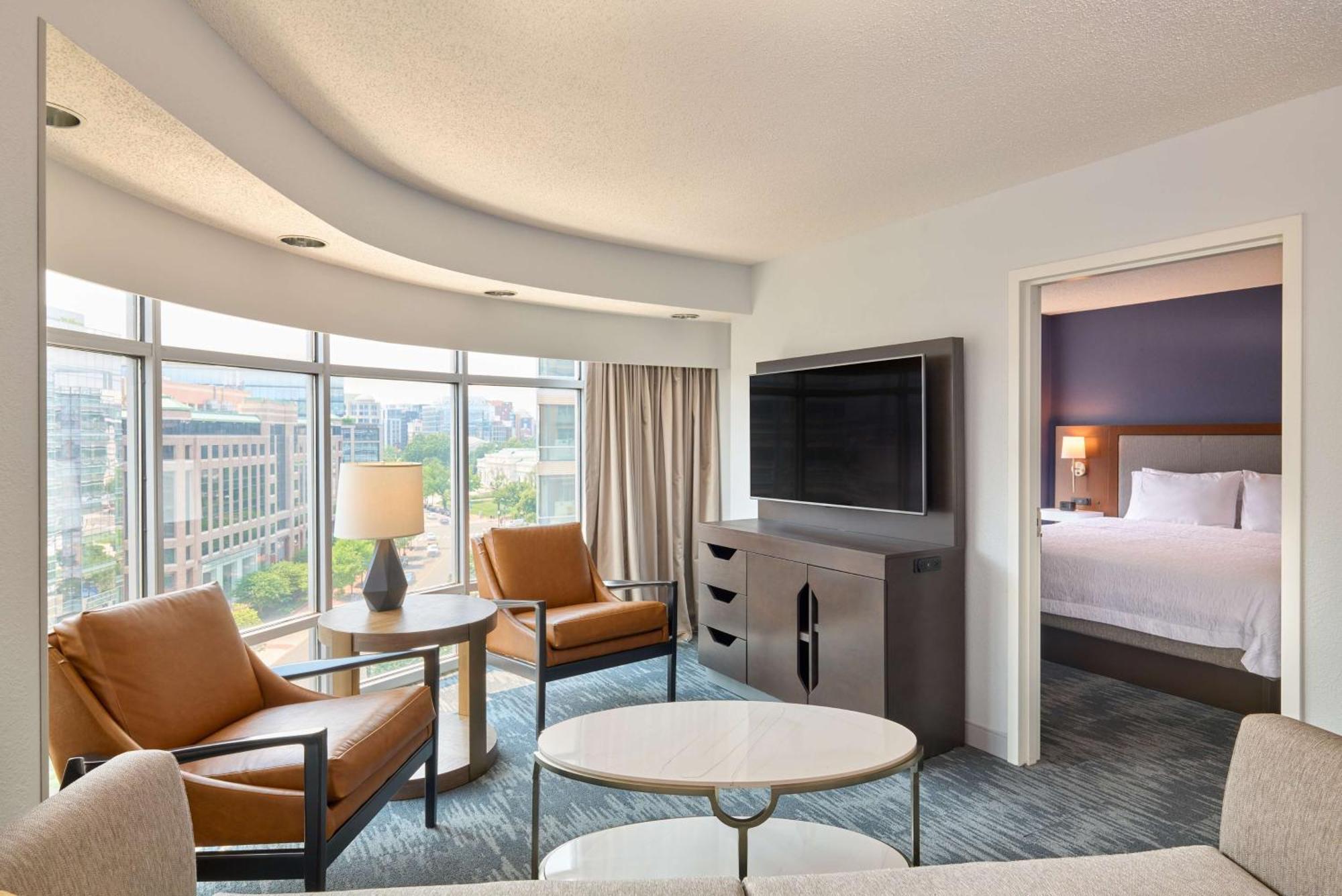 One-Bedroom King Suite - Non-Smoking,1552155745:JPEG