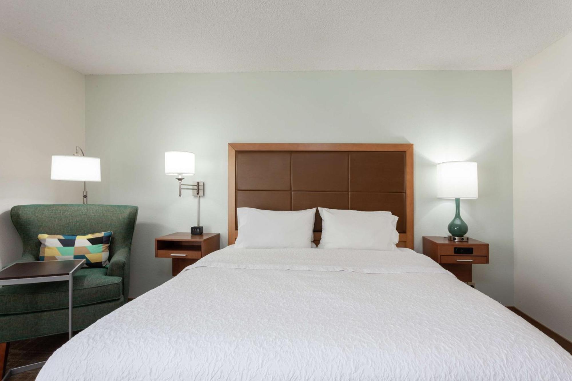 King Room with King Bed - Non-Smoking,1552295938:JPEG