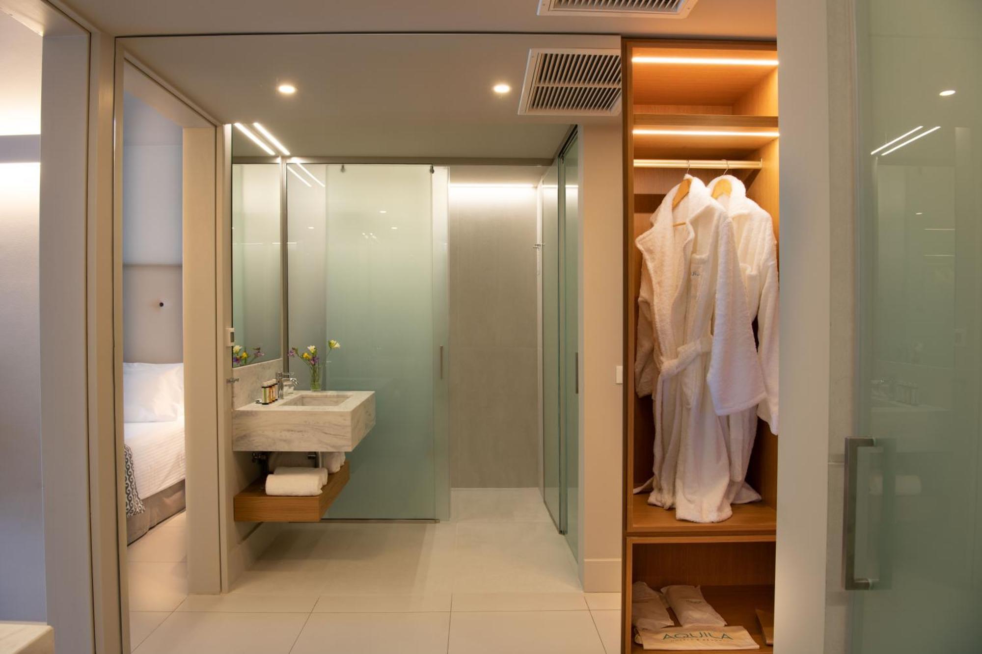 Classic Room - Urban View,1756509686:JPEG