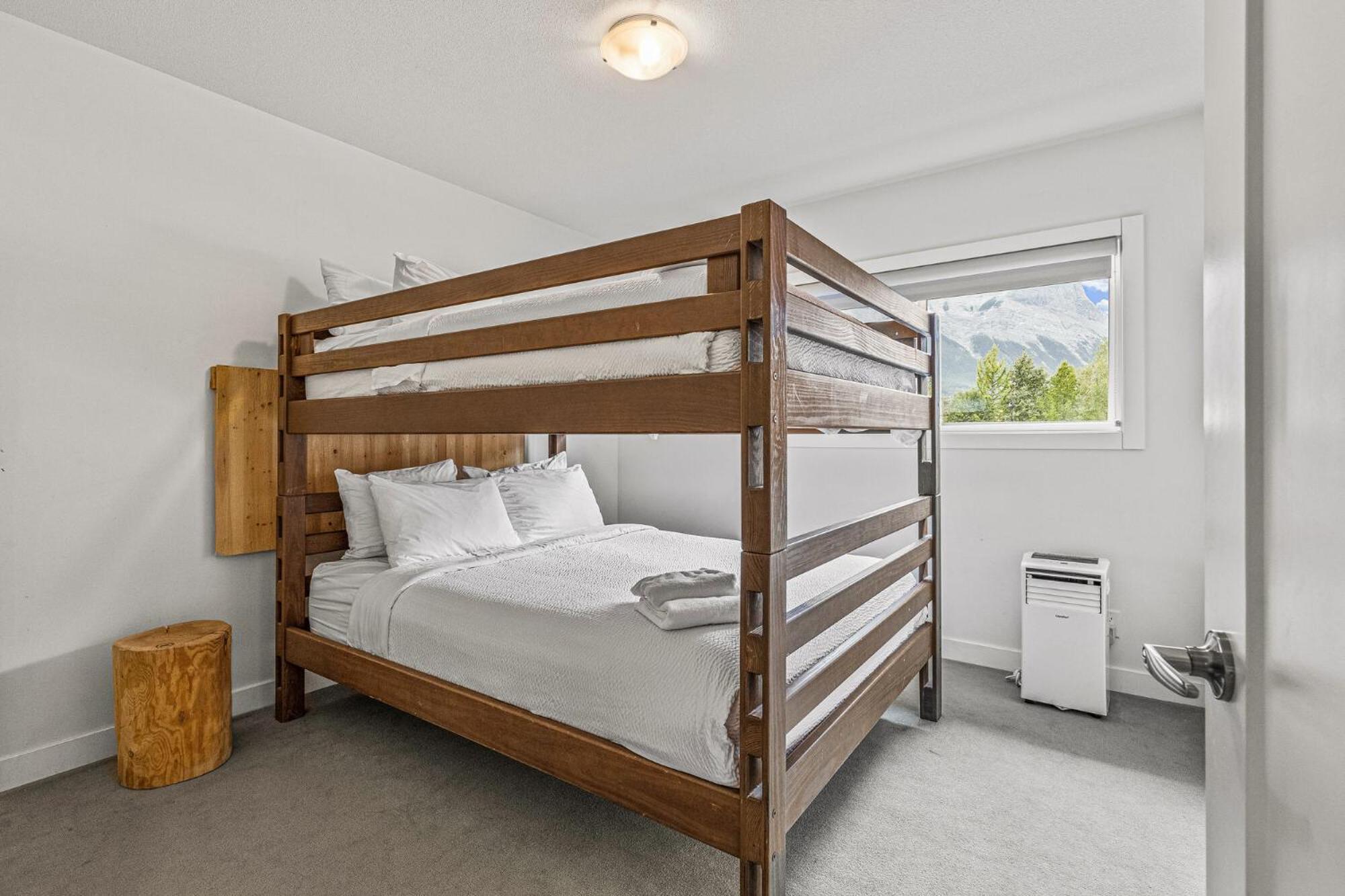 Three-Bedroom Apartment with Bunk Bed - Self Check-In