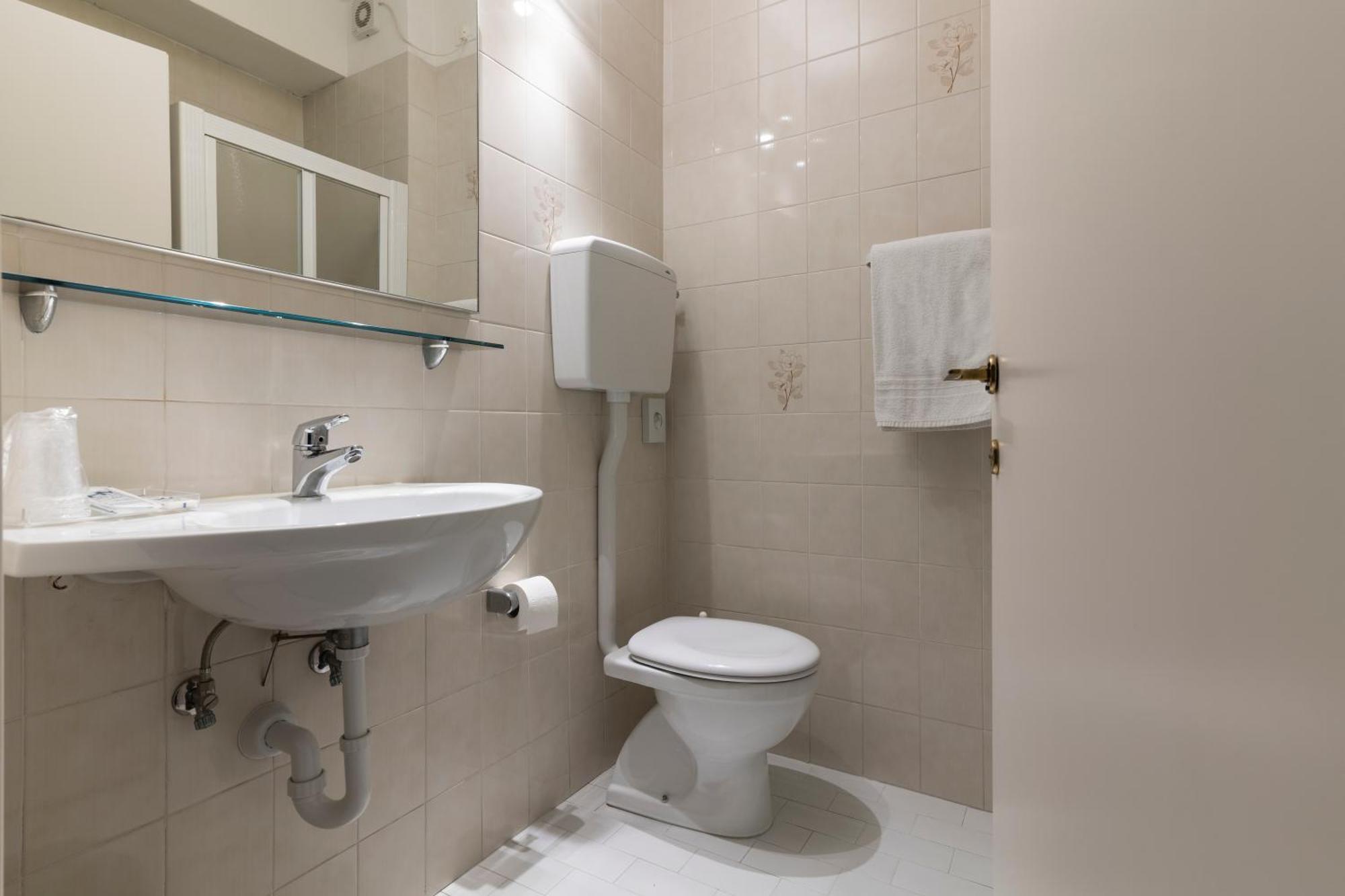 Triple Room,1553554420:JPEG
