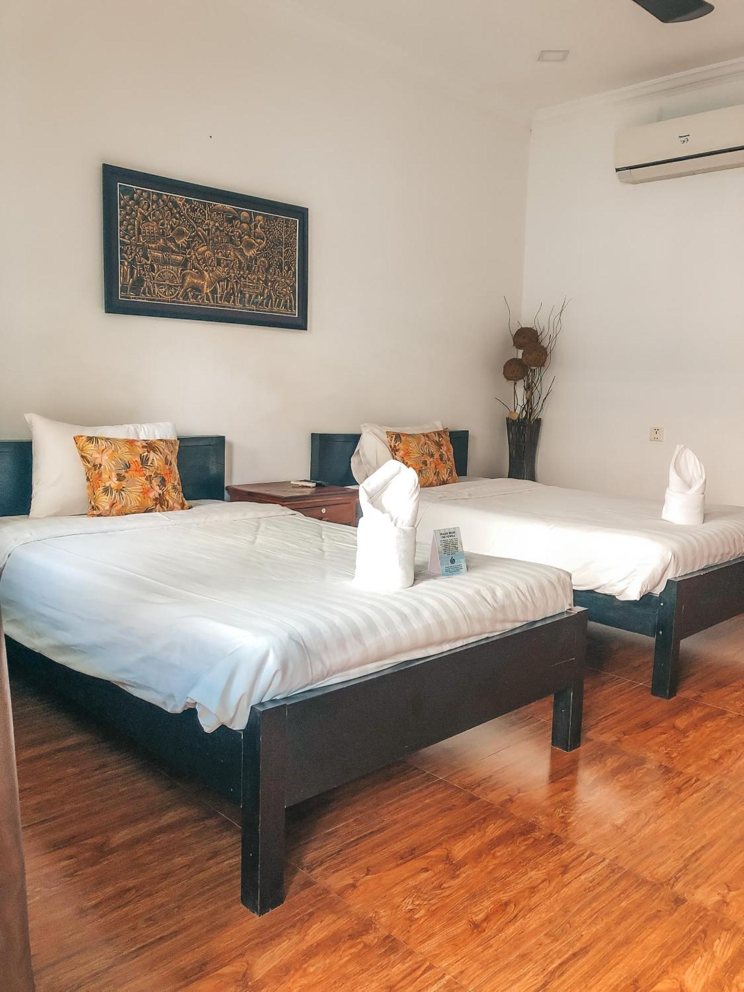 Zweibettzimmer mit Poolblick