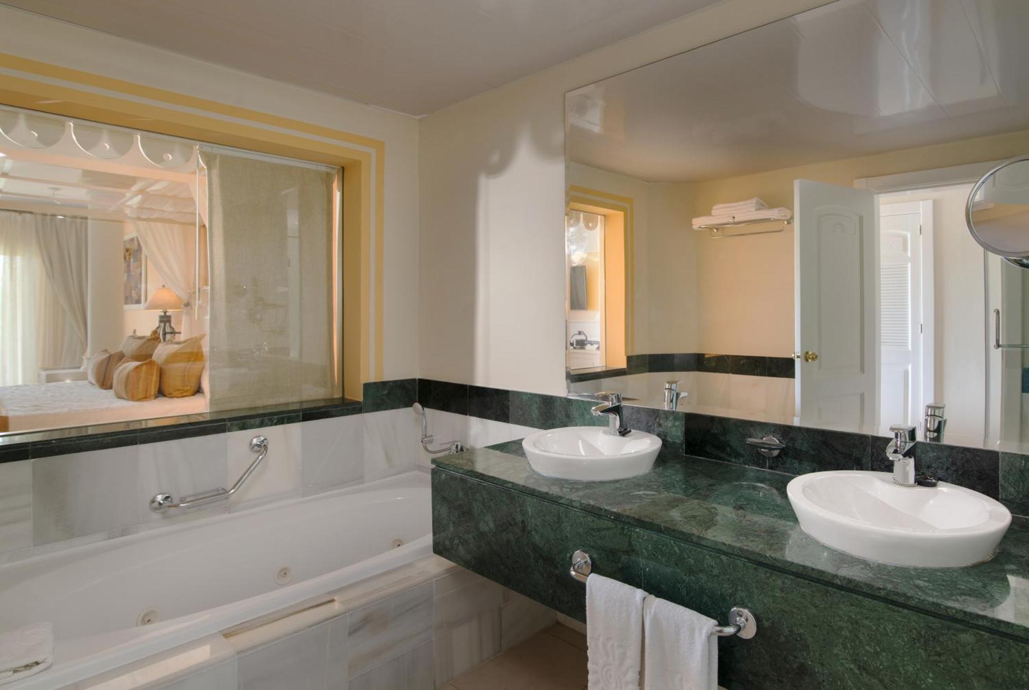 2 Double Beds Junior Suite SGL