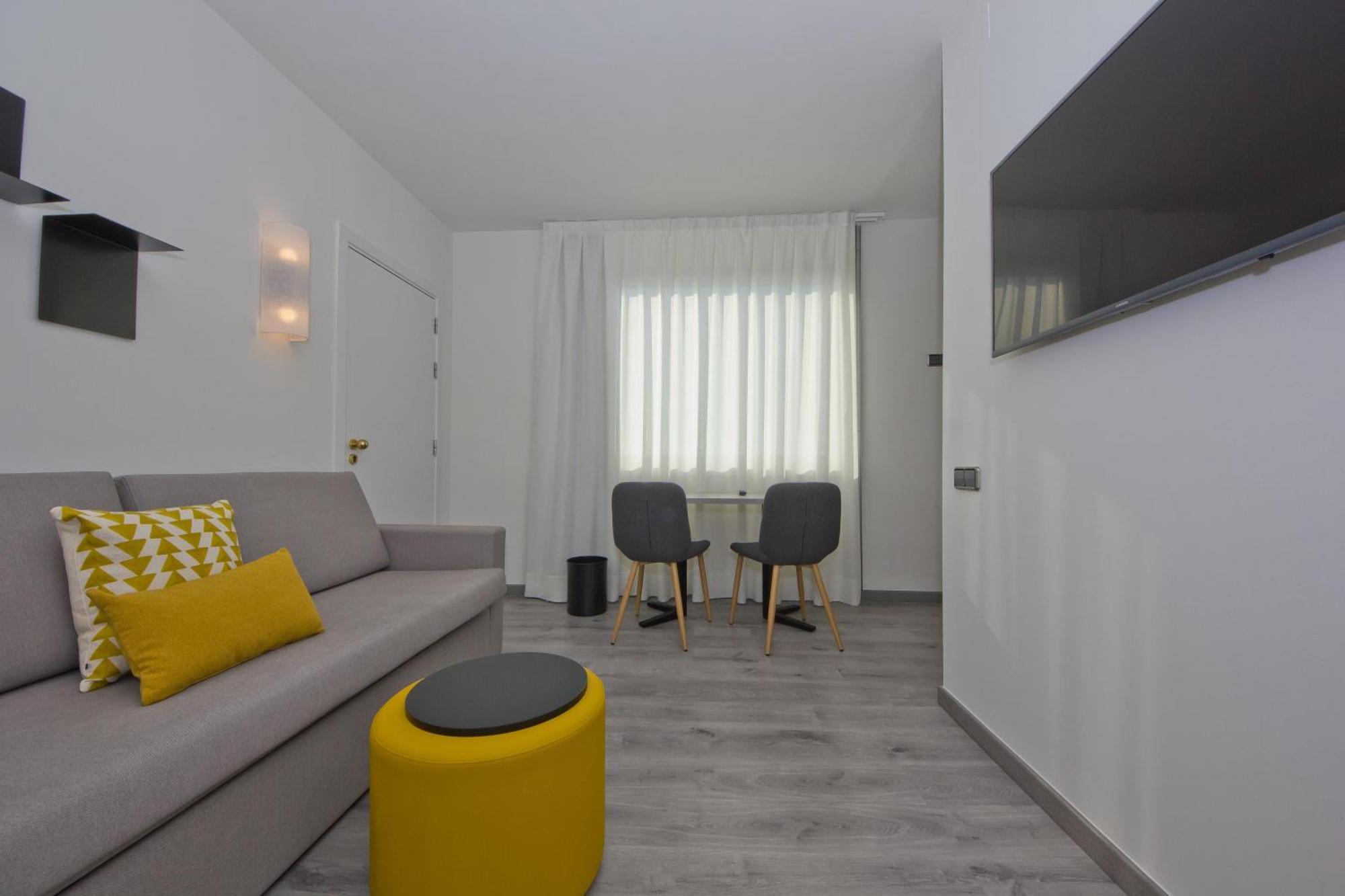 Quintuple Room