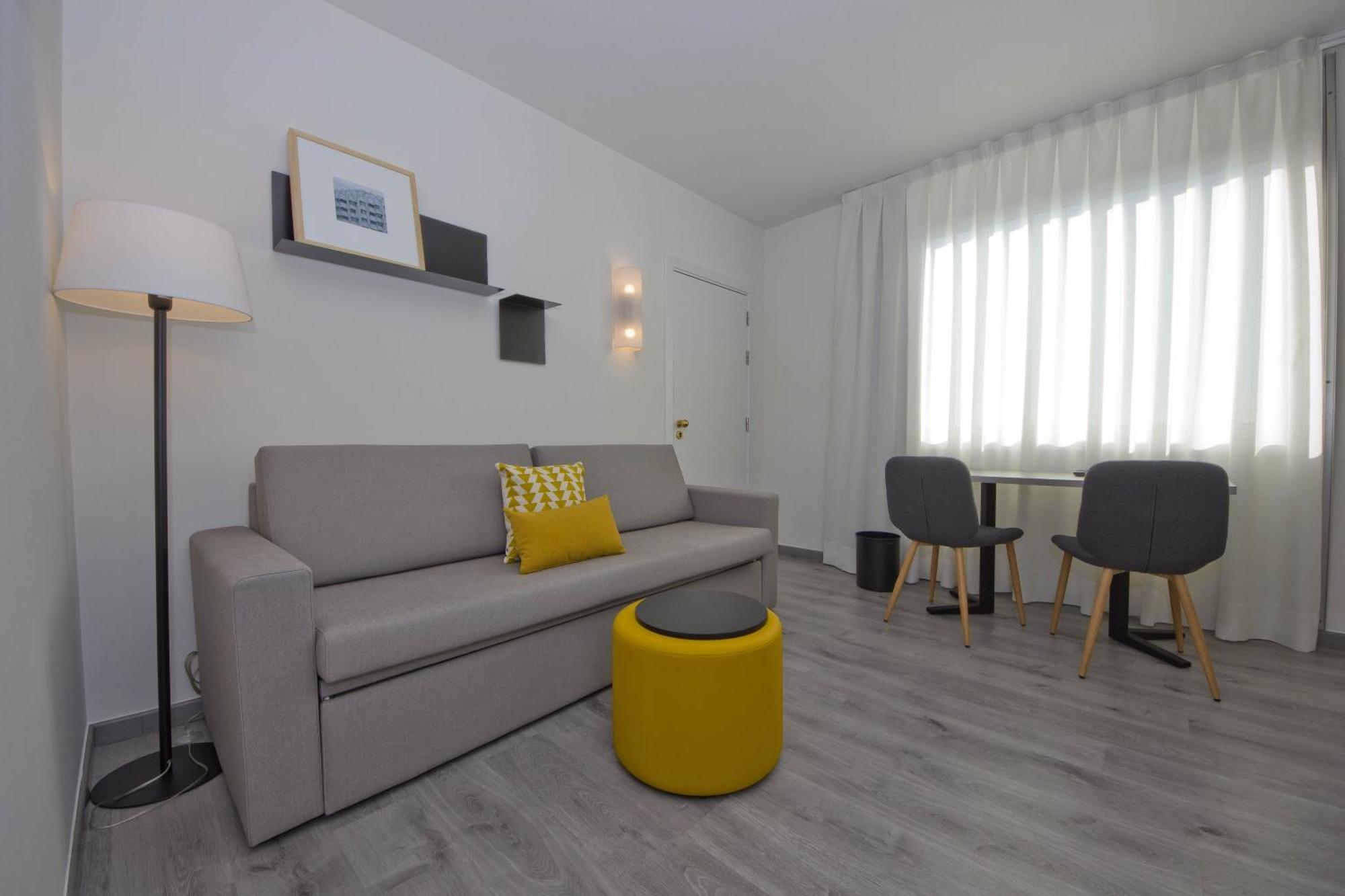 Quintuple Room