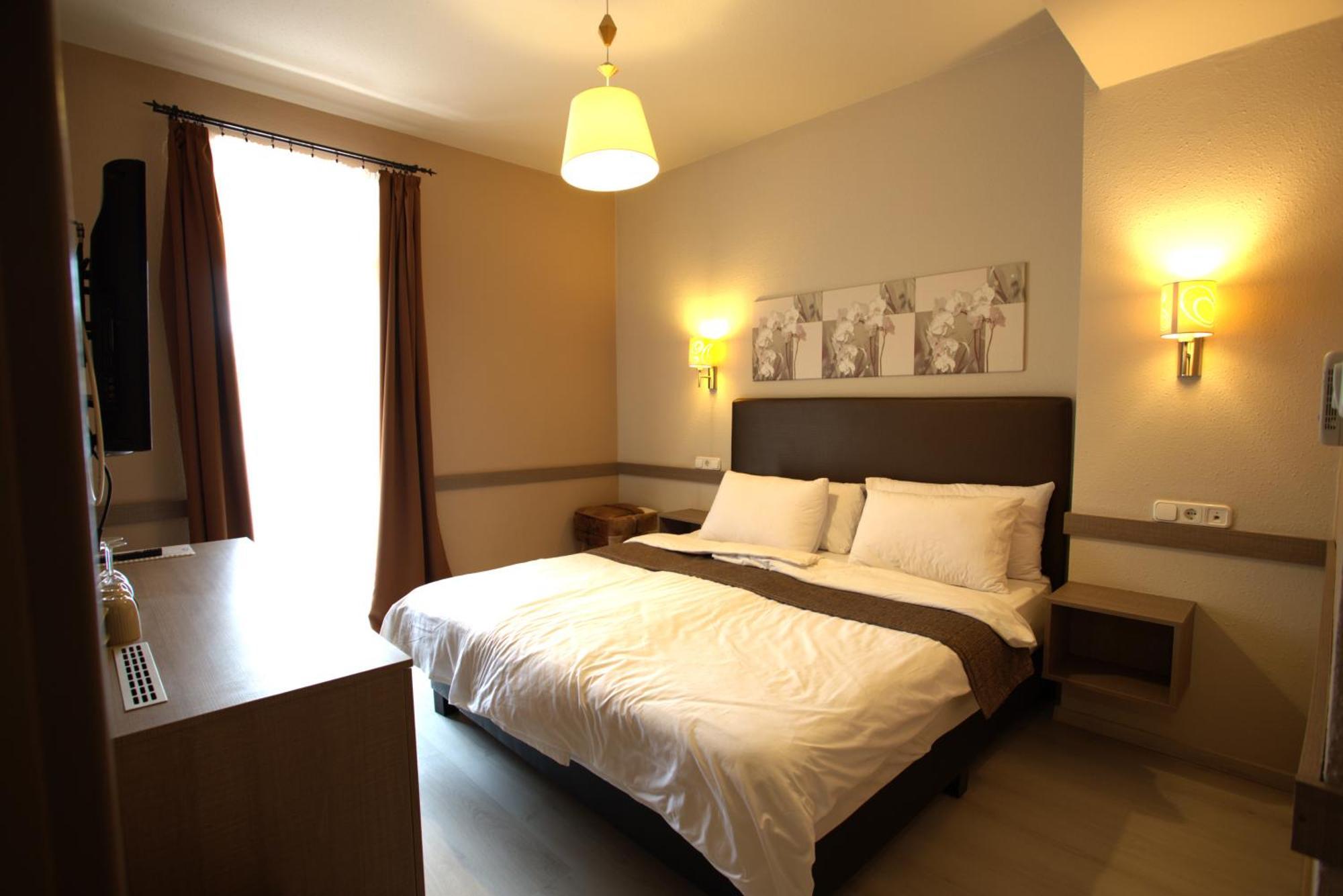 Double Room with Street View