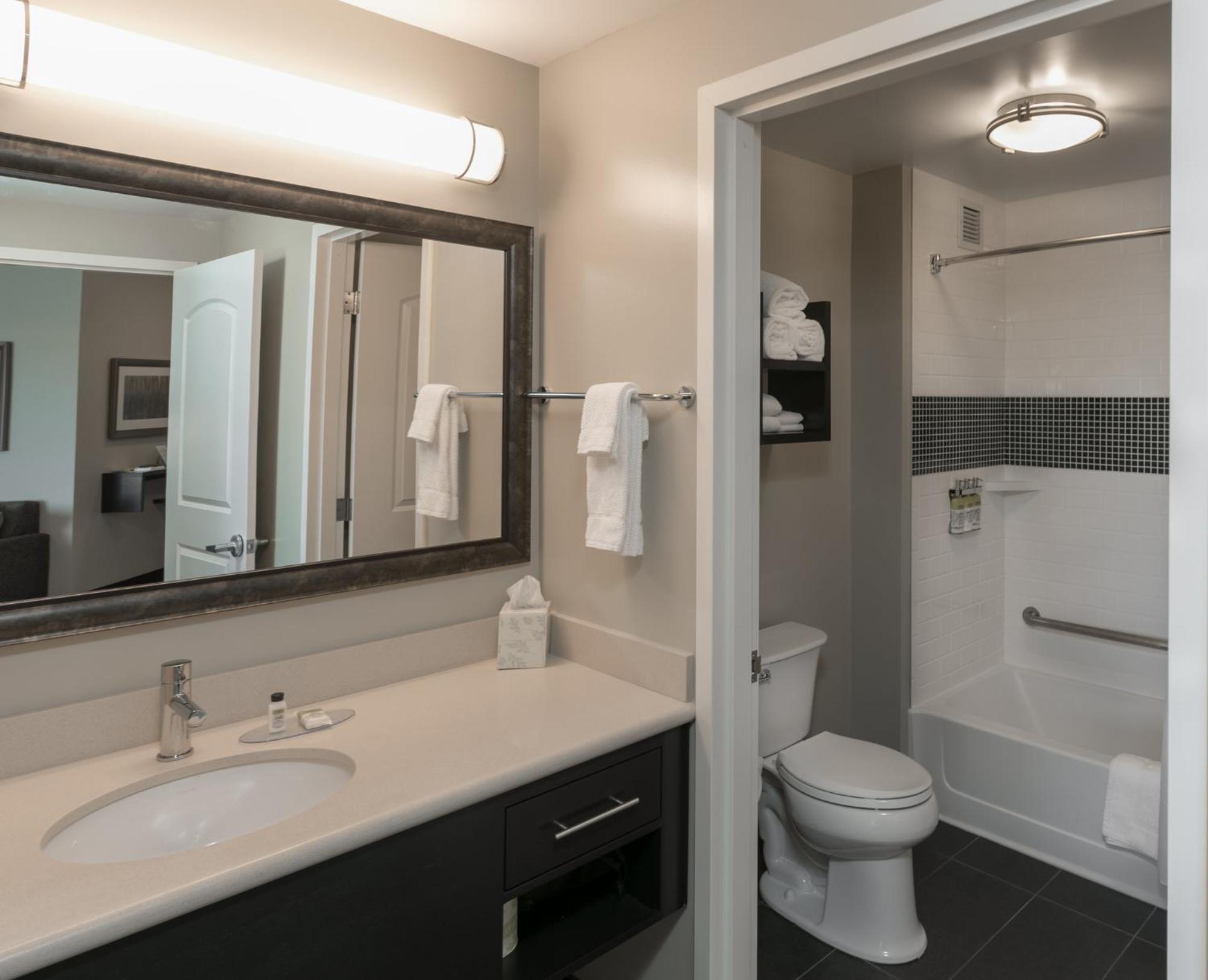One-Bedroom Suite,1023830623:JPEG
