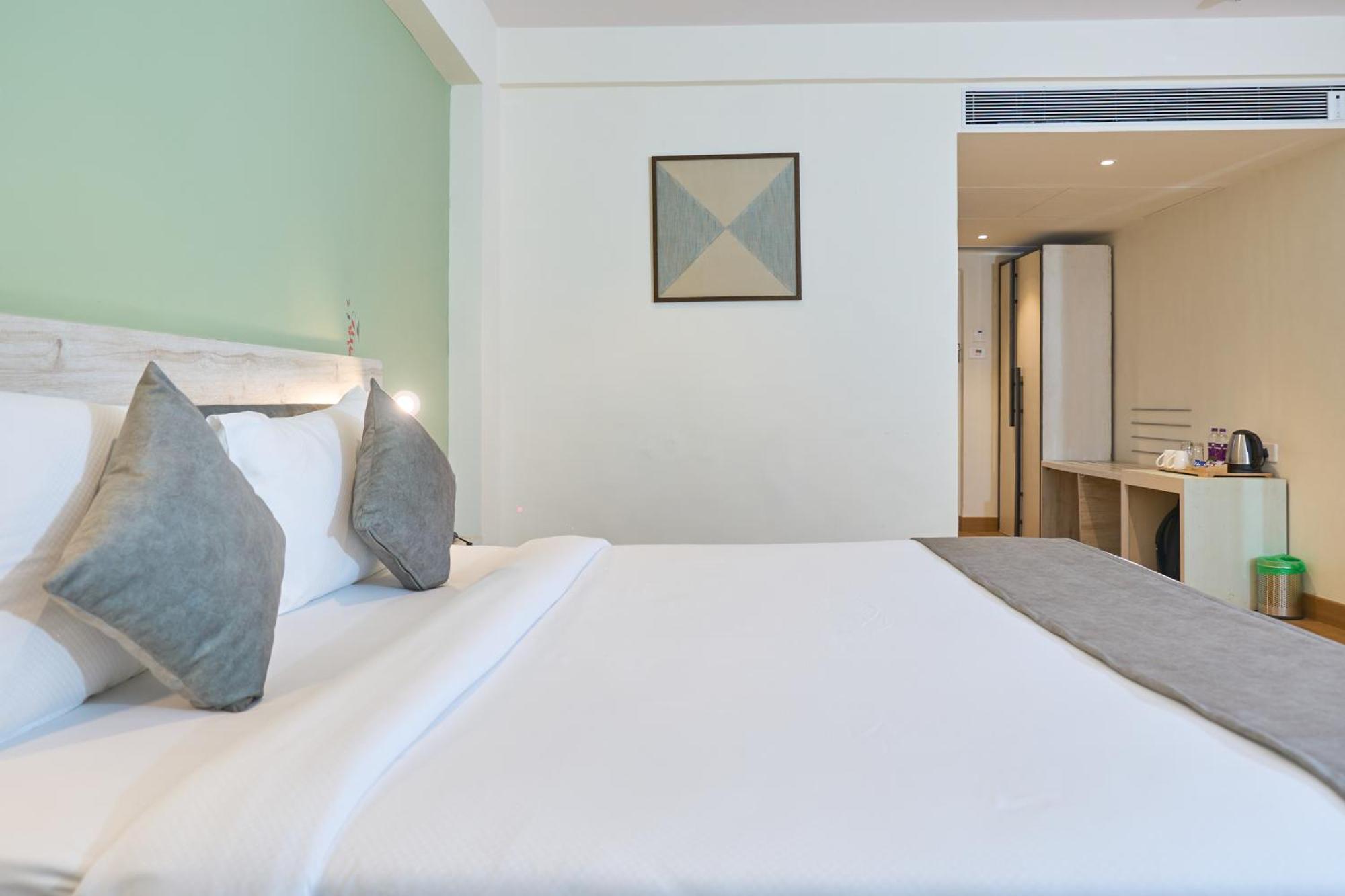 Deluxe Room,1590676750:JPEG