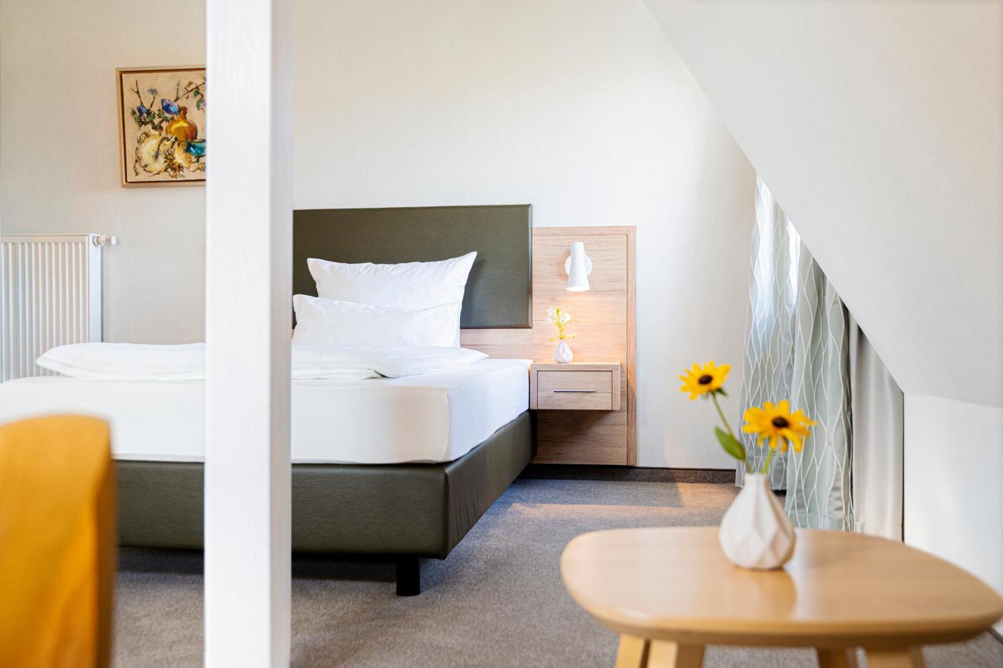 Single Room,1589574176:JPEG