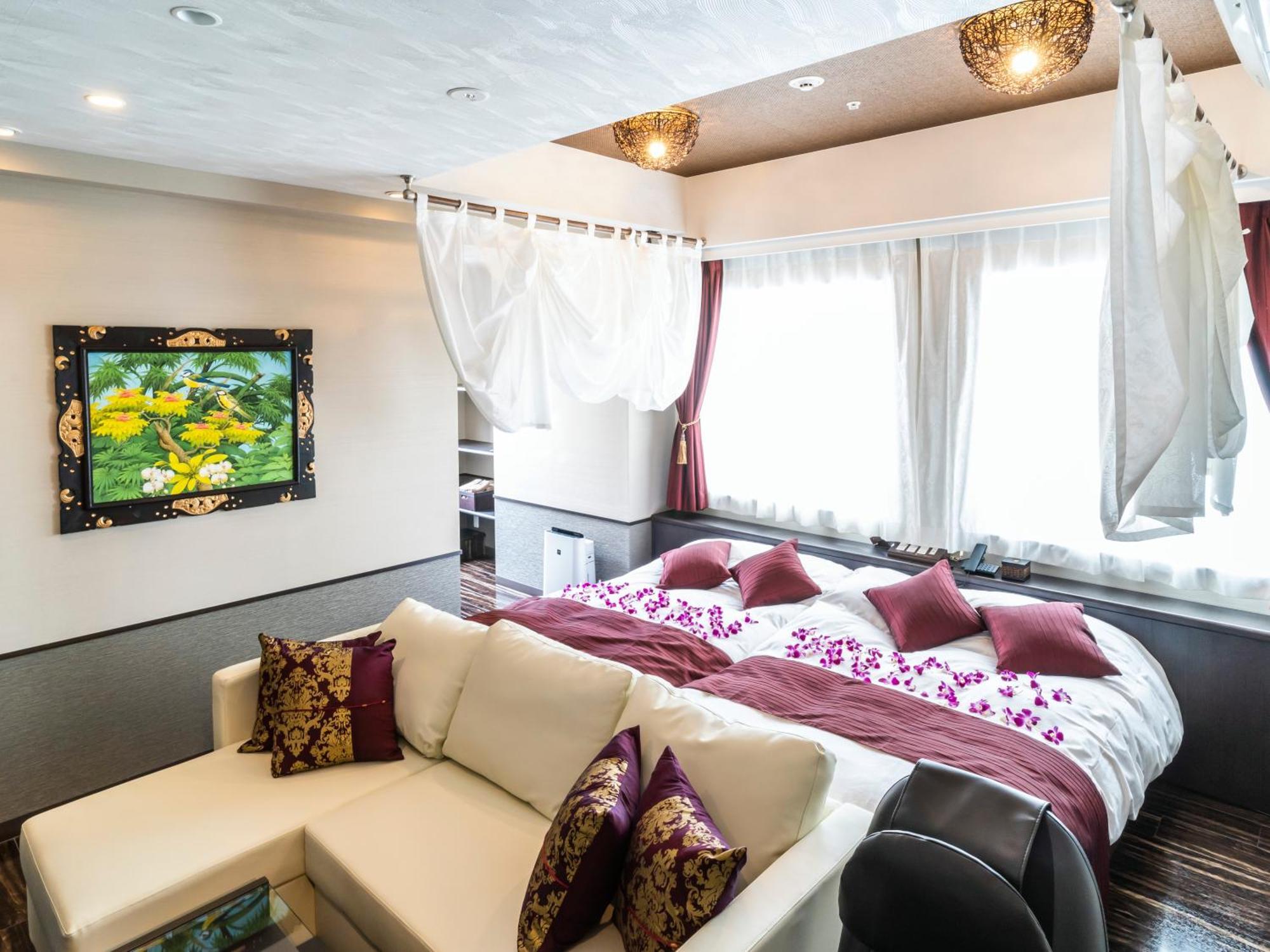 Twin Room with Private Bathroom