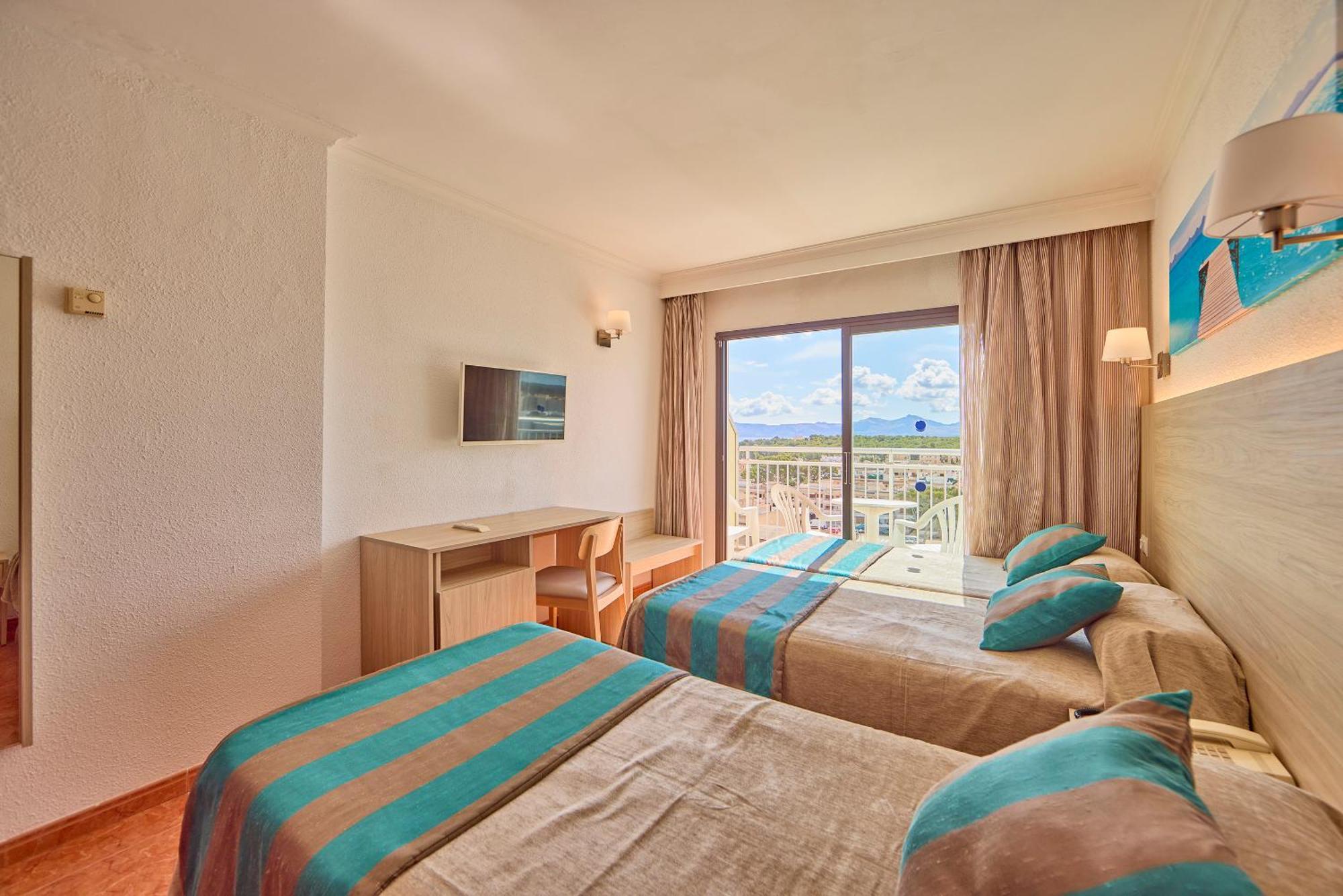 Quarto Triplo (2 Adultos + 1 Criança)