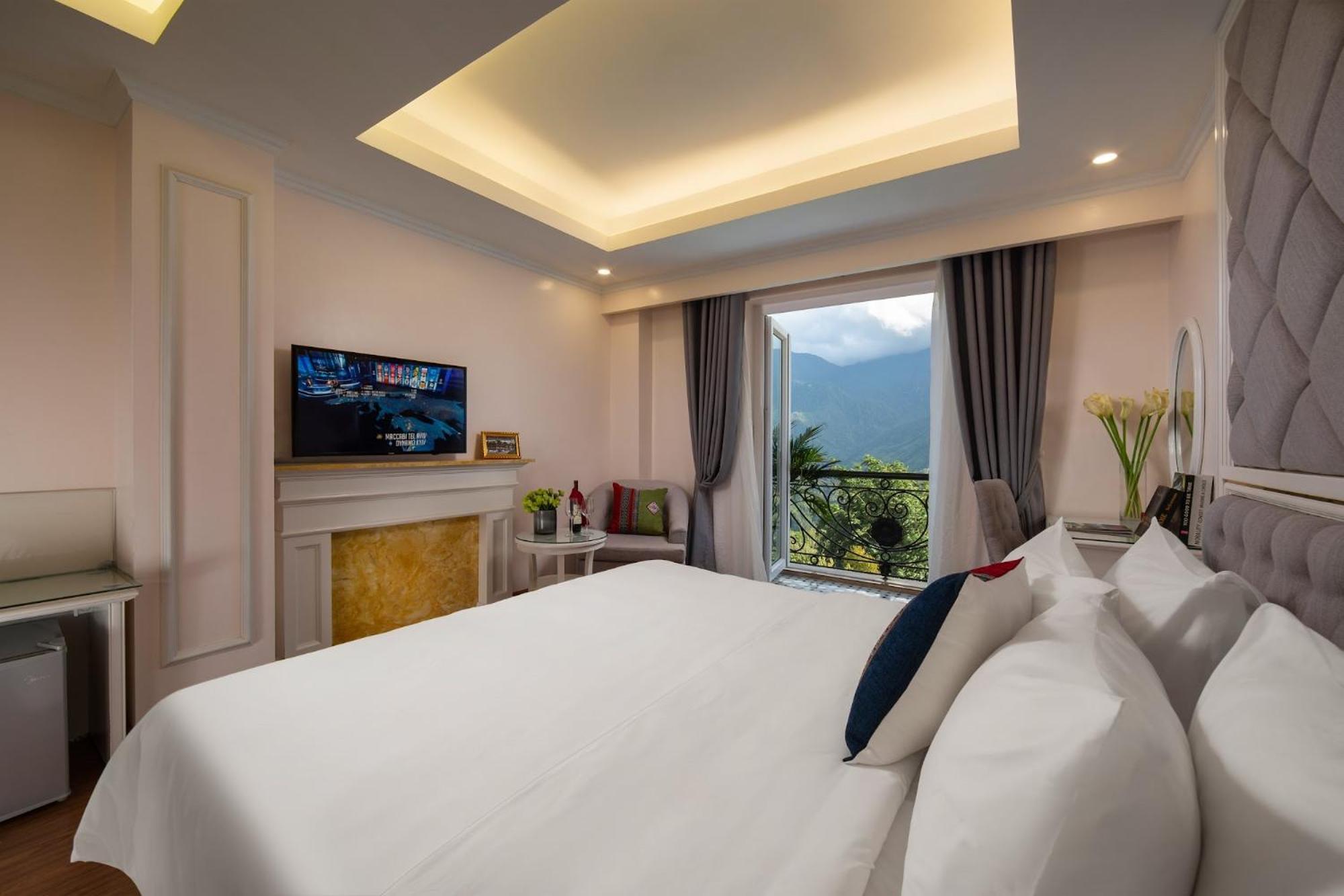Deluxe Double Room with Balcony