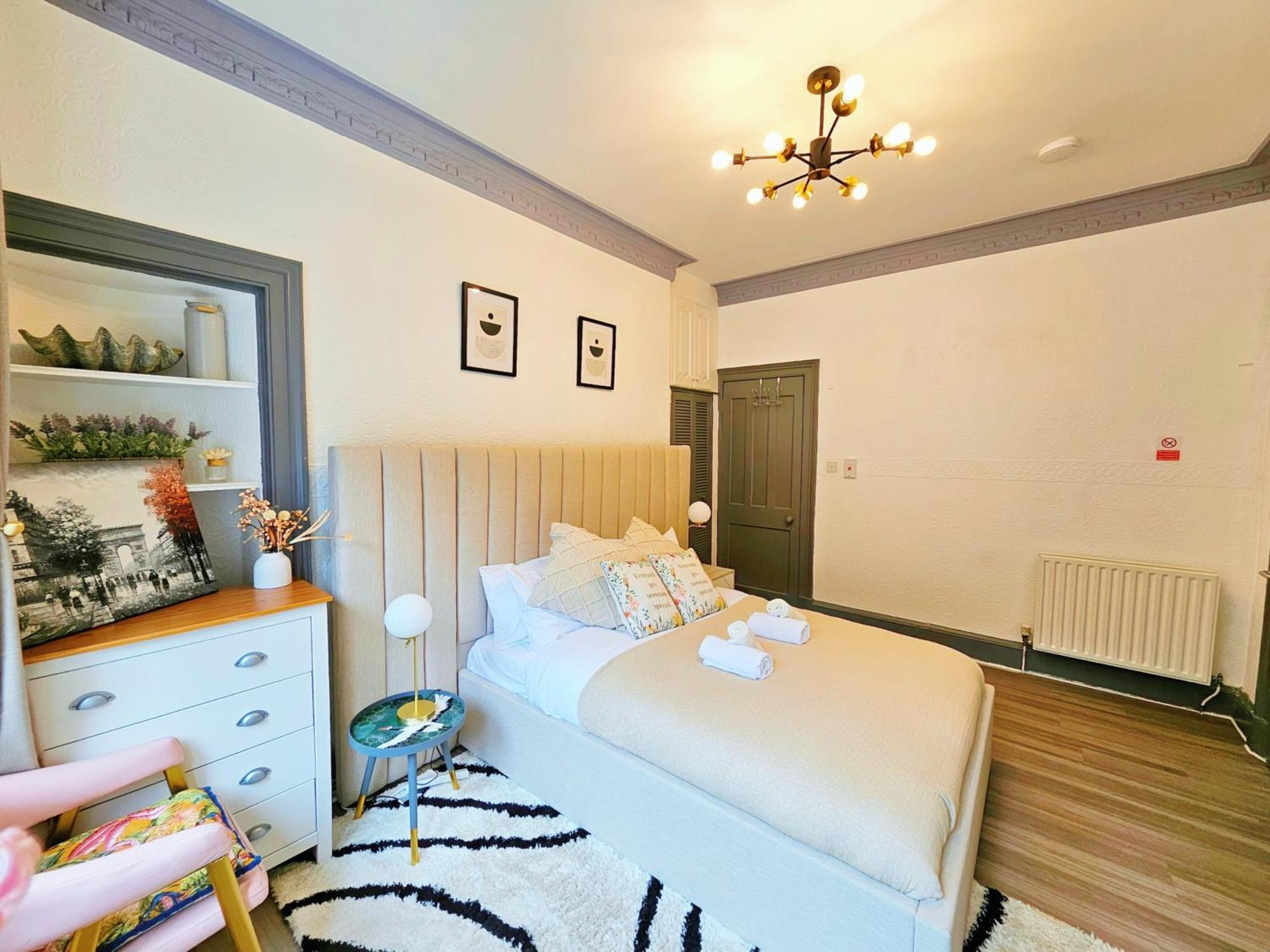 Deluxe Double Room Shower