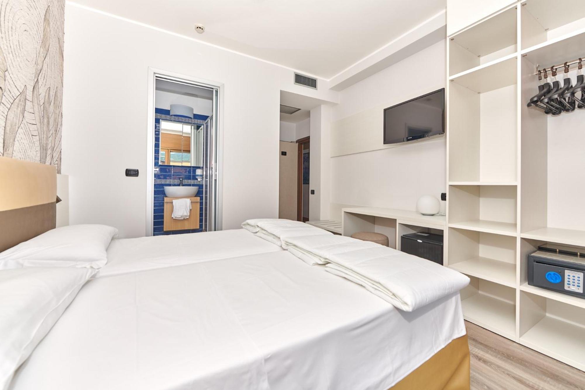 Twin Room Lake View
