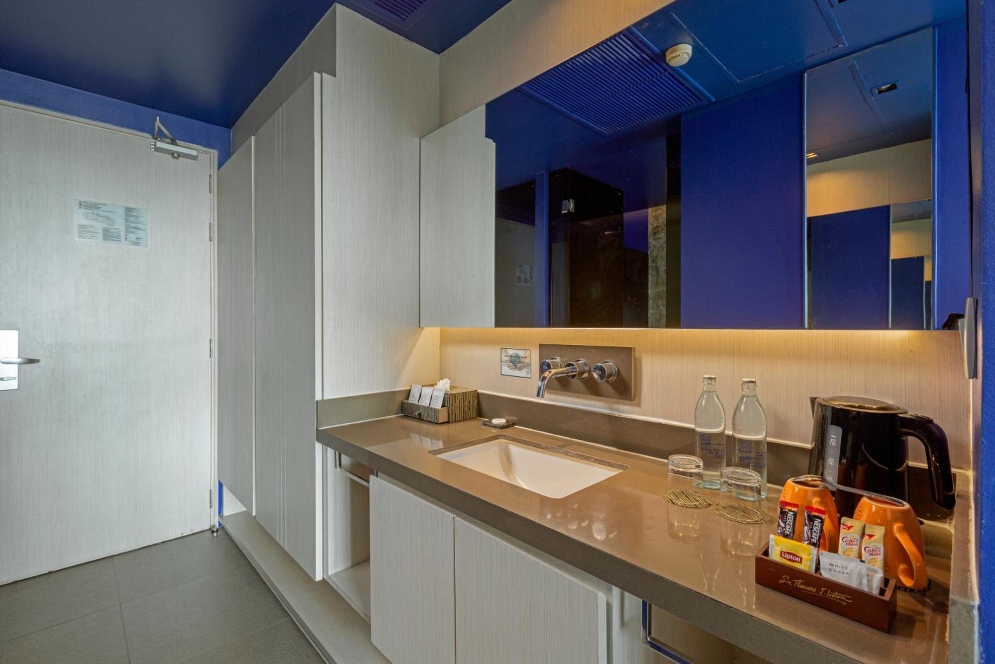 Family Room,1611126246:JPEG