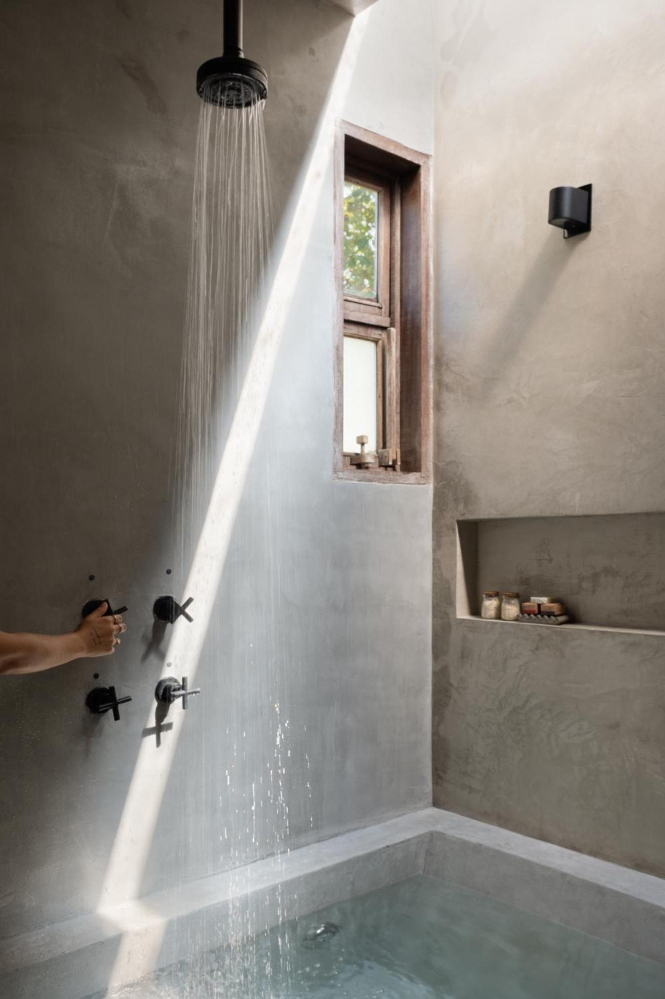 Suite with Hot Tub,1609801056:JPEG